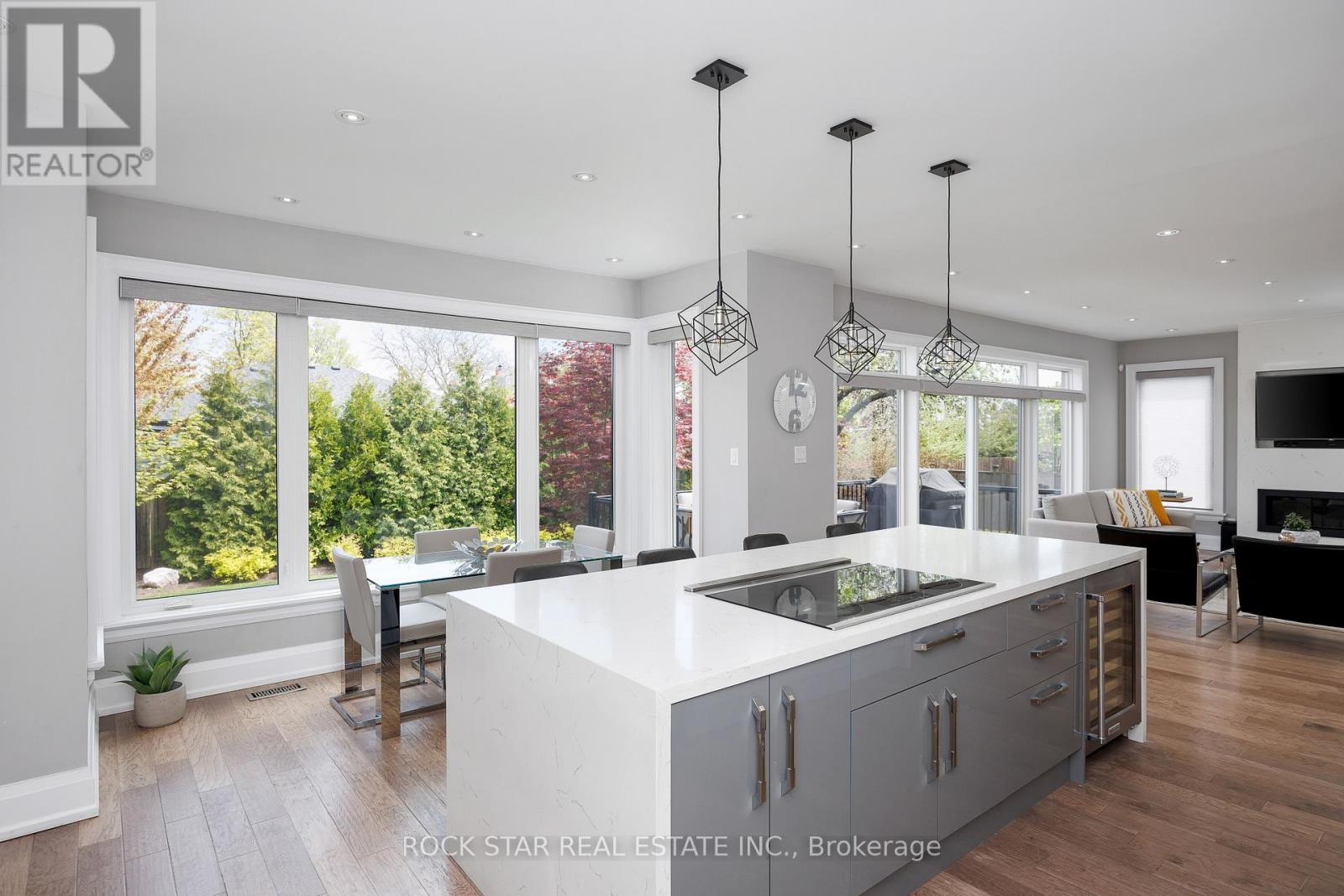 443 Seabourne Drive, Oakville, Ontario  L6L 4E9 - Photo 18 - W12487056