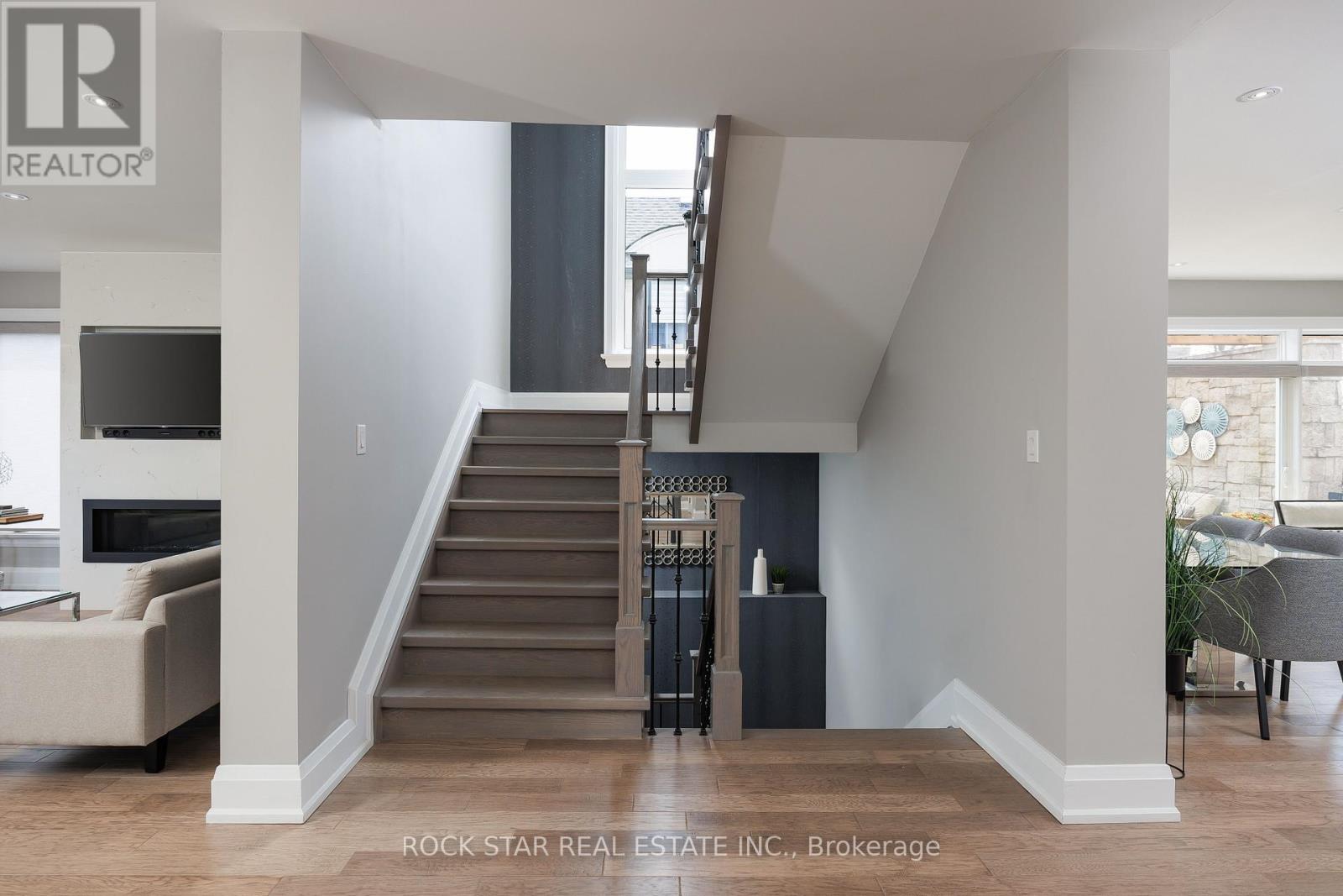 443 Seabourne Drive, Oakville, Ontario  L6L 4E9 - Photo 24 - W12487056