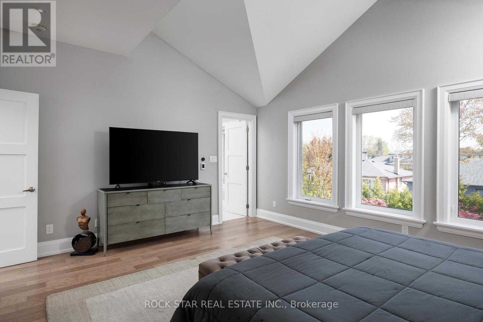 443 Seabourne Drive, Oakville, Ontario  L6L 4E9 - Photo 27 - W12487056