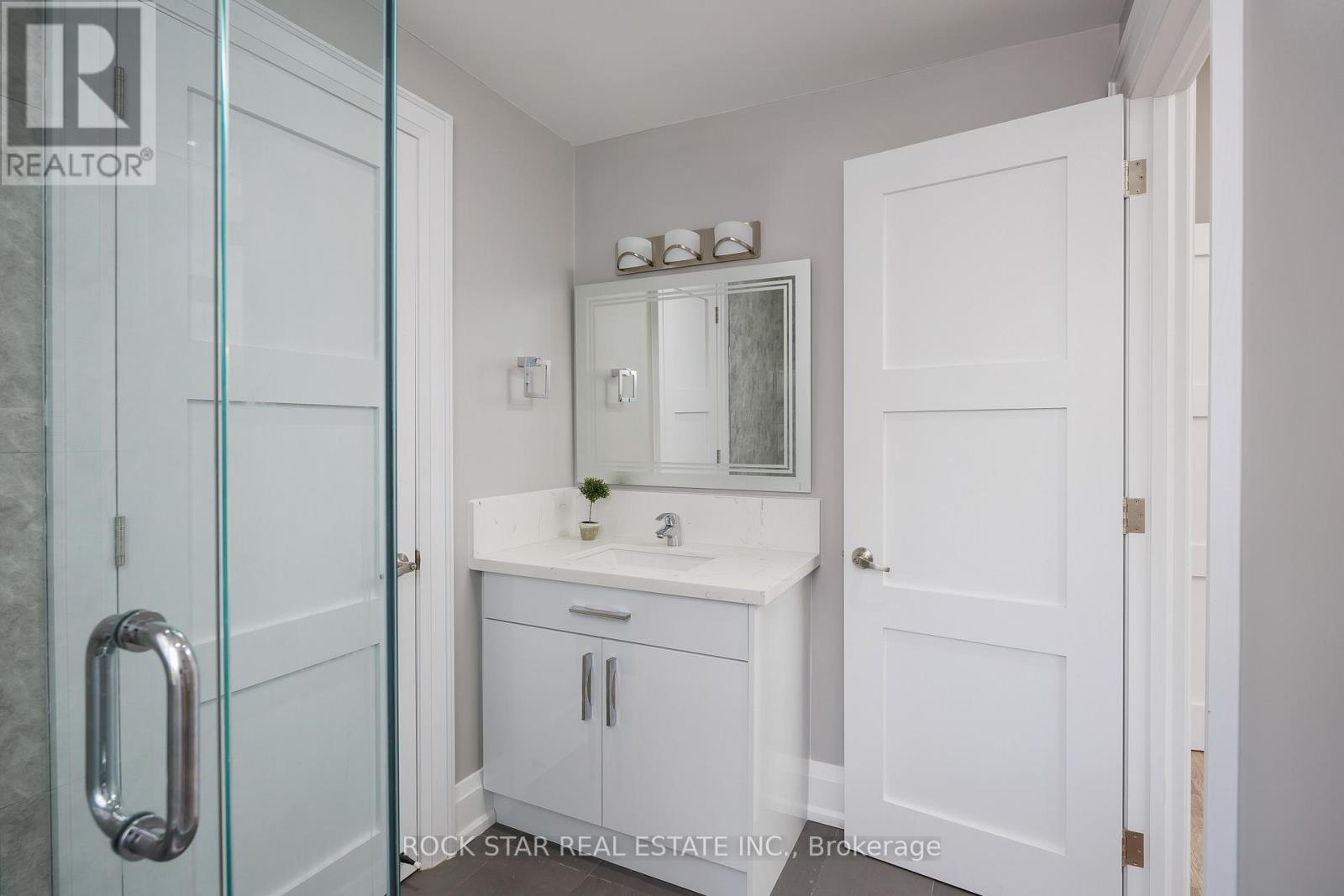 443 Seabourne Drive, Oakville, Ontario  L6L 4E9 - Photo 35 - W12487056