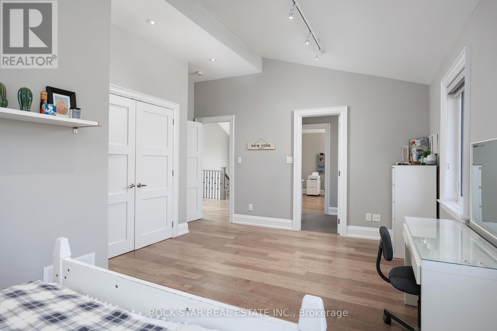 443 Seabourne Drive, Oakville, Ontario  L6L 4E9 - Photo 37 - W12487056