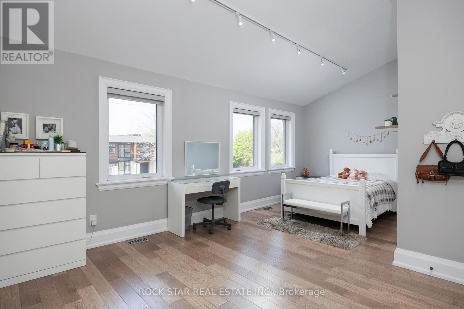 443 Seabourne Drive, Oakville, Ontario  L6L 4E9 - Photo 38 - W12487056