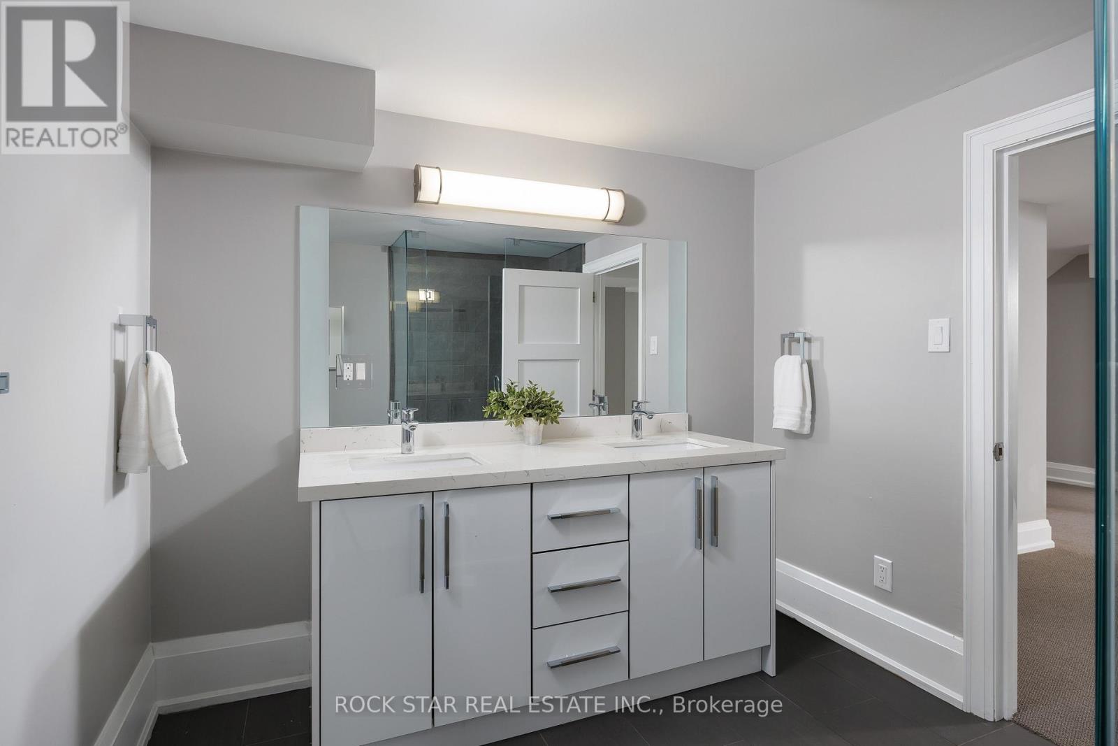 443 Seabourne Drive, Oakville, Ontario  L6L 4E9 - Photo 49 - W12487056