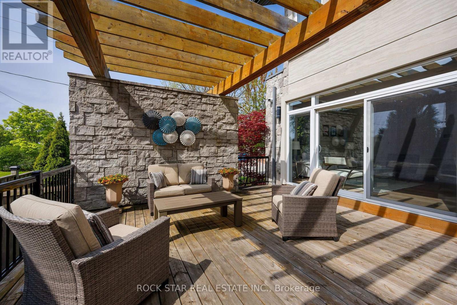 443 Seabourne Drive, Oakville, Ontario  L6L 4E9 - Photo 6 - W12487056