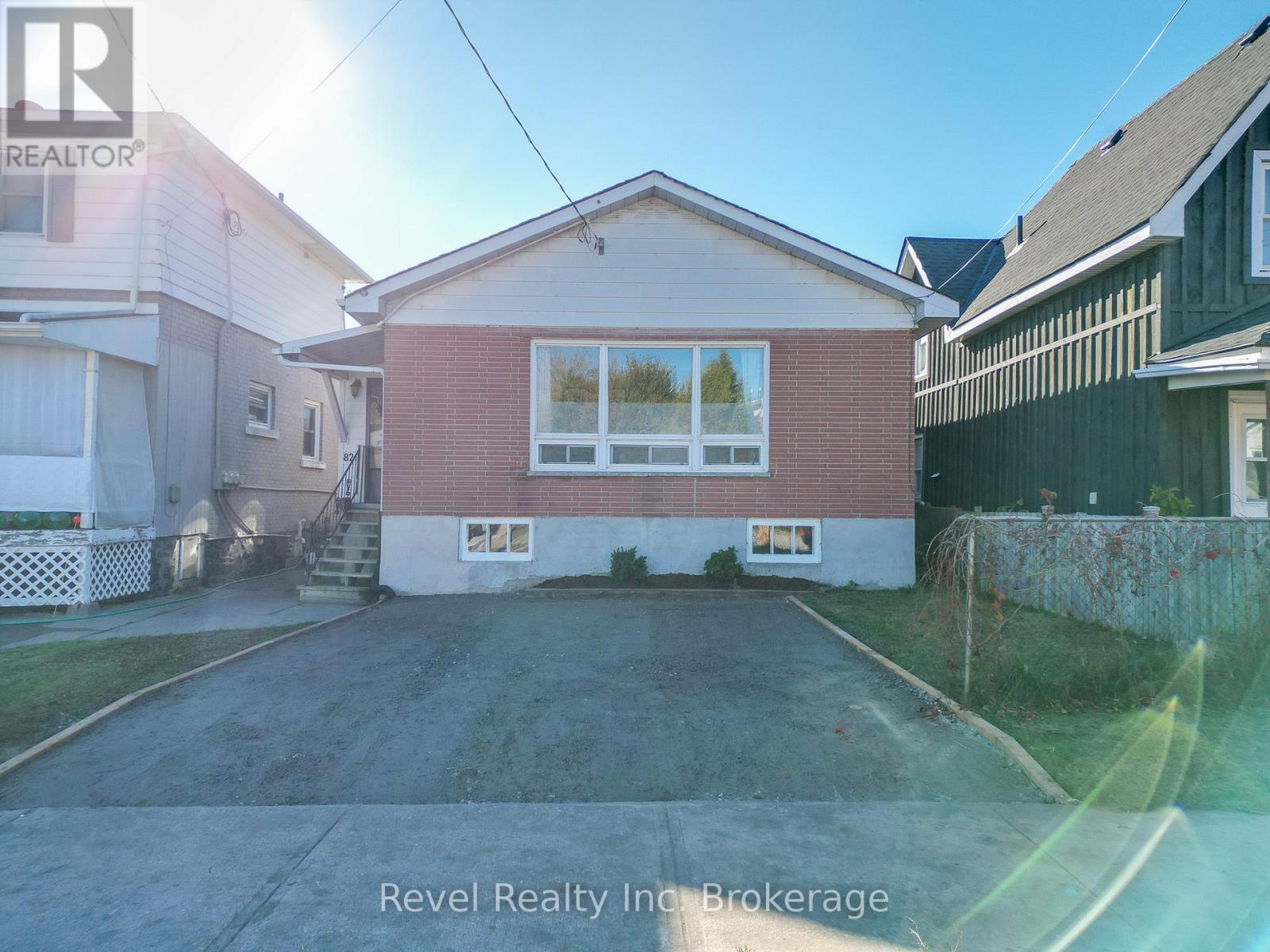 825 Mcintyre Street E, North Bay, Ontario P1B 1E9 - Photo 3 - X12487075