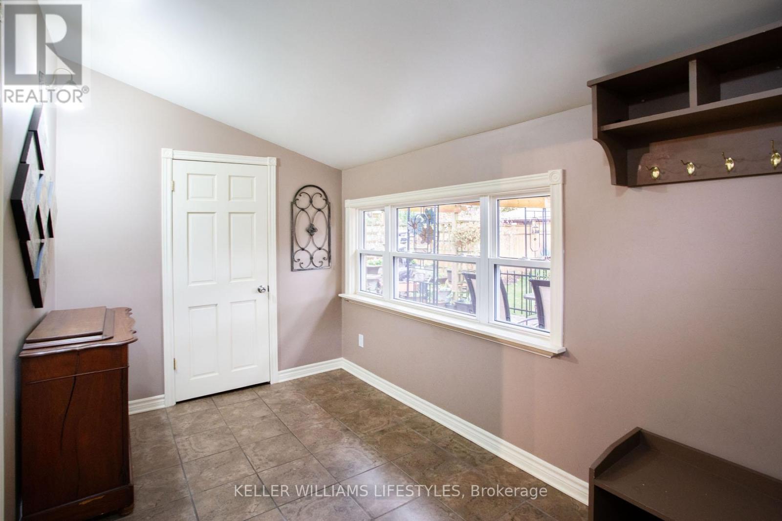 315 Fairview Avenue, London South, Ontario  N6C 4V1 - Photo 6 - X12481532