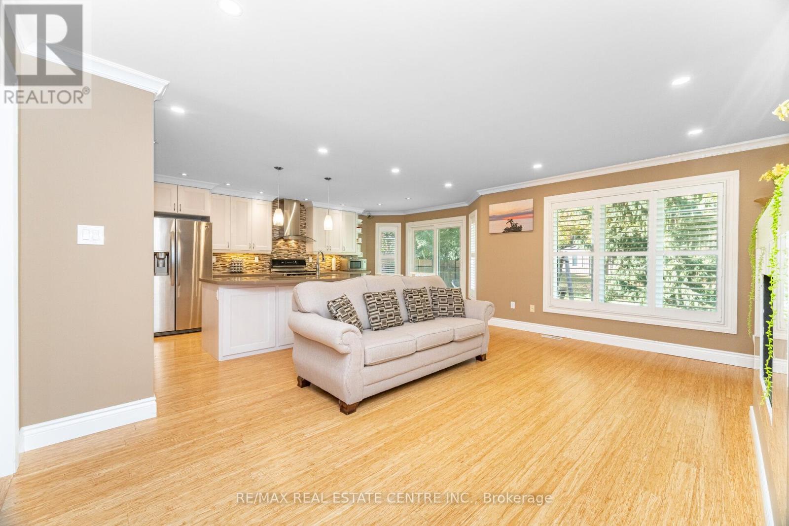 327 Cavendish Drive, Hamilton, Ontario  L9G 3Z1 - Photo 13 - X12485931