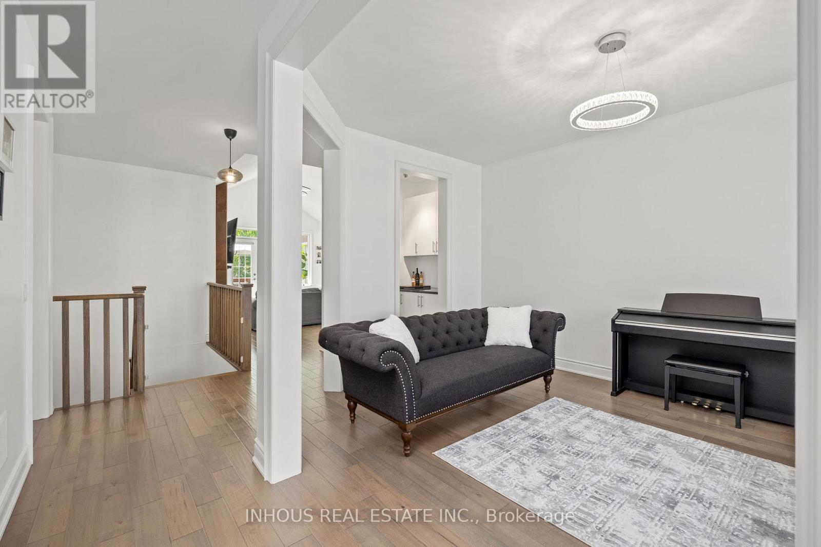 105 Johnson Drive, Shelburne, Ontario  L9V 3V9 - Photo 4 - X12487061