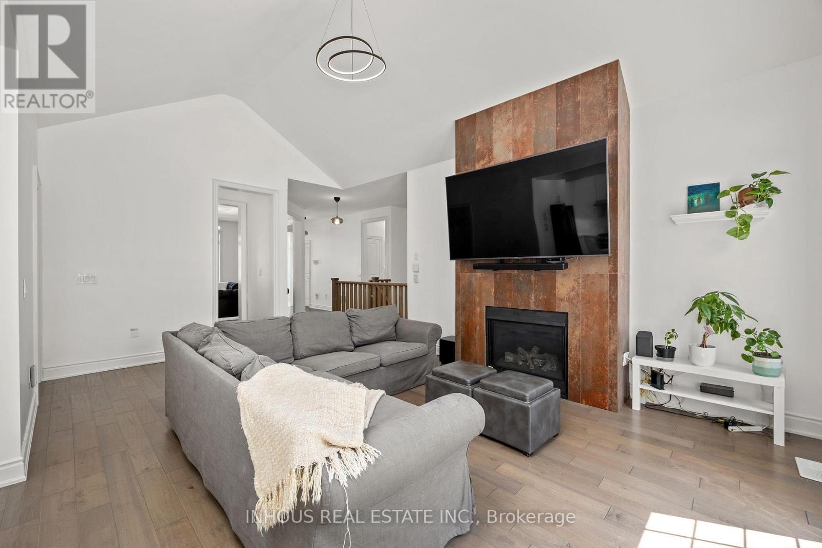 105 Johnson Drive, Shelburne, Ontario  L9V 3V9 - Photo 7 - X12487061