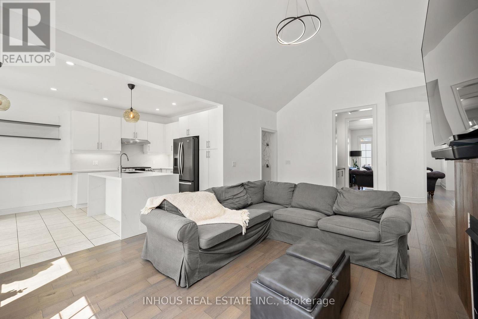 105 Johnson Drive, Shelburne, Ontario  L9V 3V9 - Photo 8 - X12487061