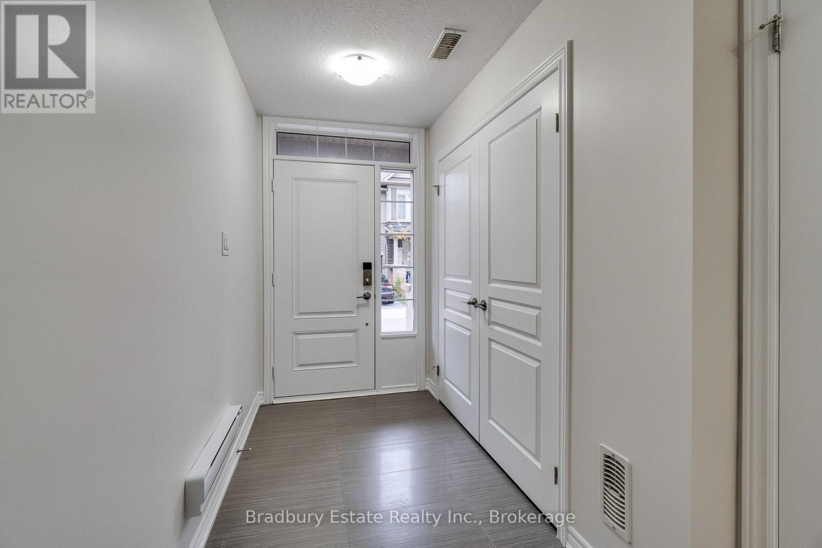 3105 Blackfriar Common, Oakville, Ontario  L6H 0R3 - Photo 4 - W12487086