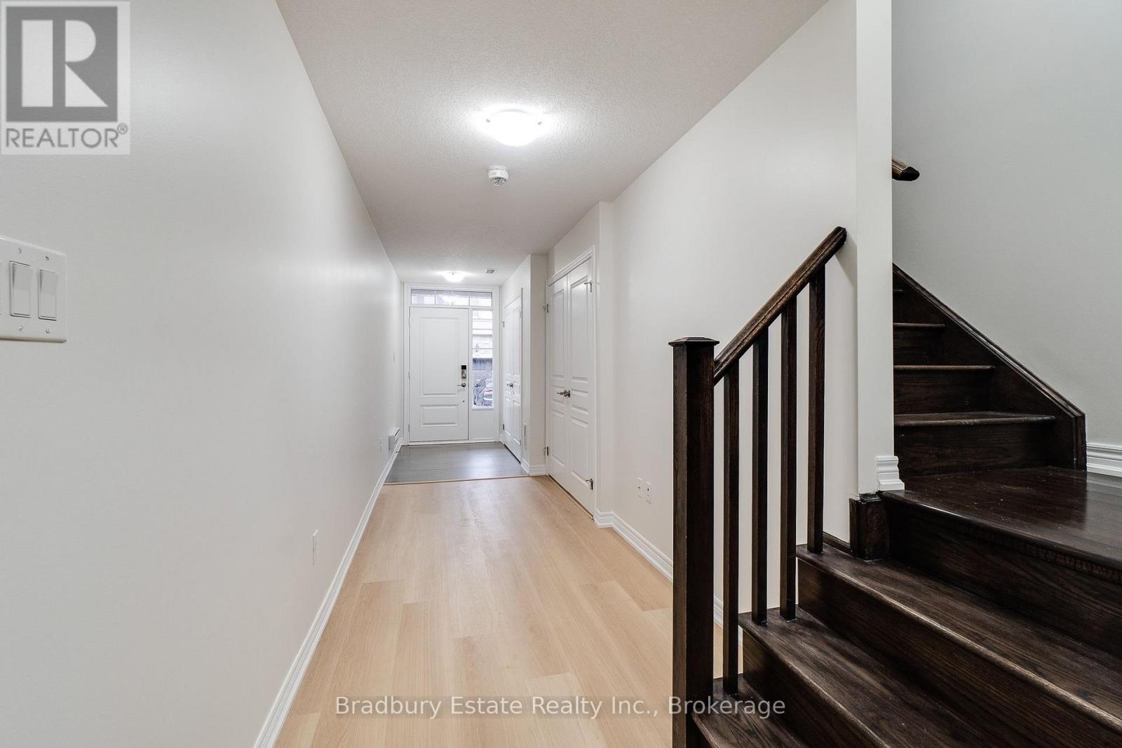 3105 Blackfriar Common, Oakville, Ontario  L6H 0R3 - Photo 5 - W12487086