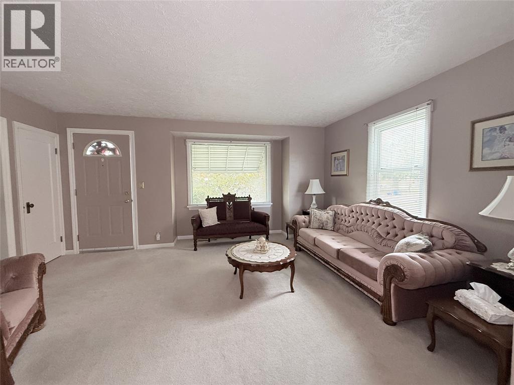 362 Mack Avenue, Sarnia, Ontario  N7T 3P6 - Photo 2 - 25027037