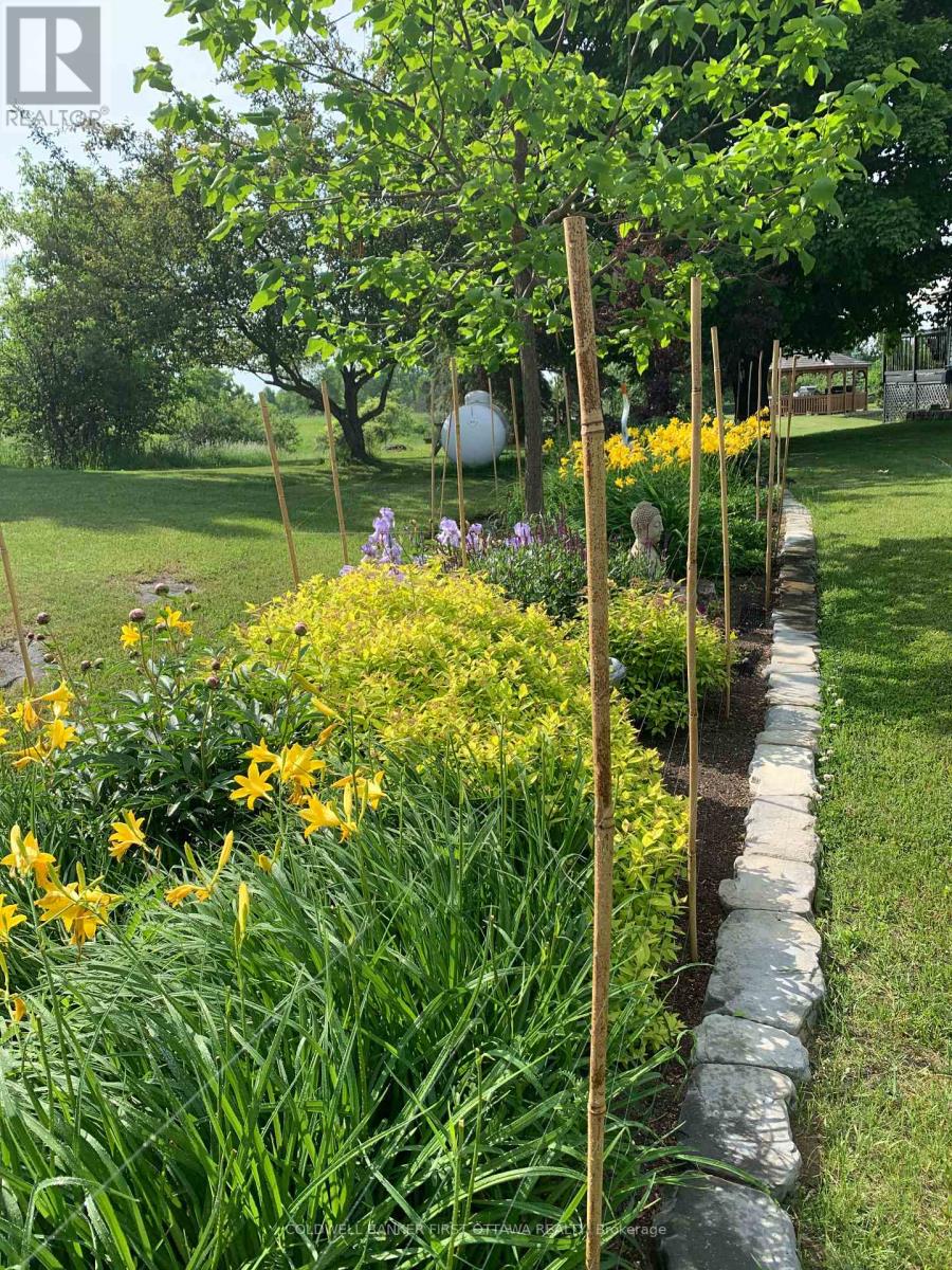 1053 Mitchell Road, Lanark Highlands, Ontario  K0G 1K0 - Photo 36 - X12487084