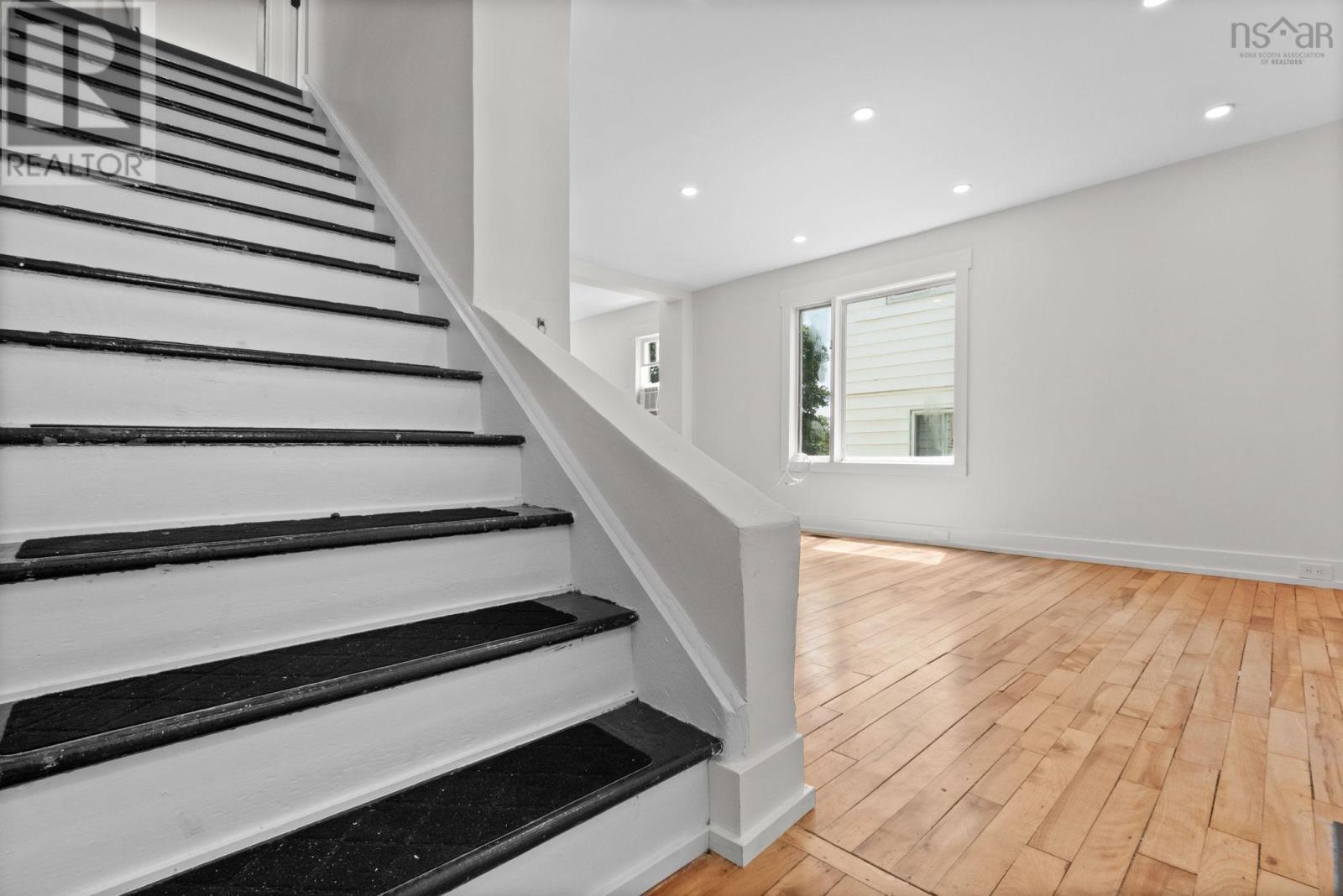 54 Symonds Street, Dartmouth, Nova Scotia  B3A 3L7 - Photo 2 - 202517962