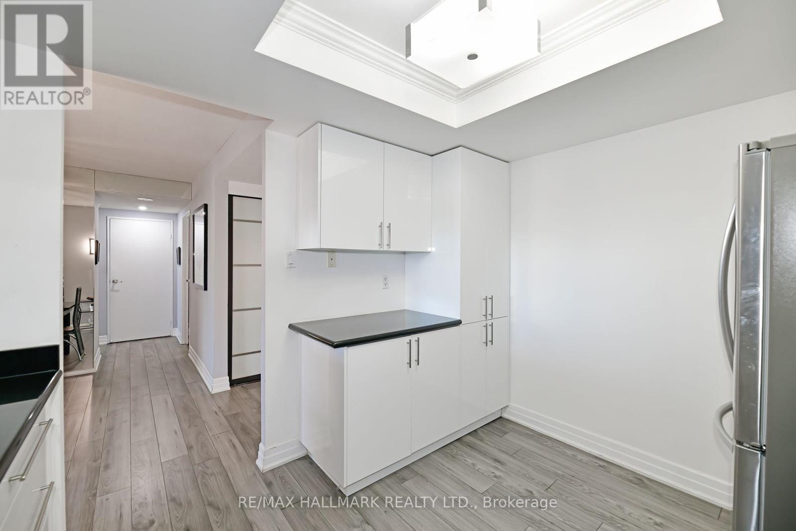 808 - 7601 Bathurst Street, Vaughan, Ontario  L4J 4H5 - Photo 4 - N12487076