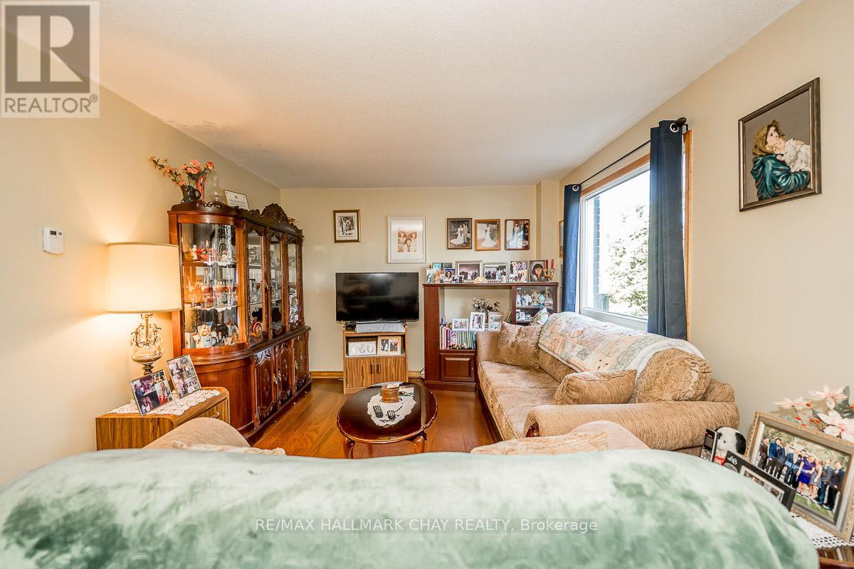 2 - 10 Riverley Lane, New Tecumseth, Ontario  L9R 1C5 - Photo 11 - N12487080