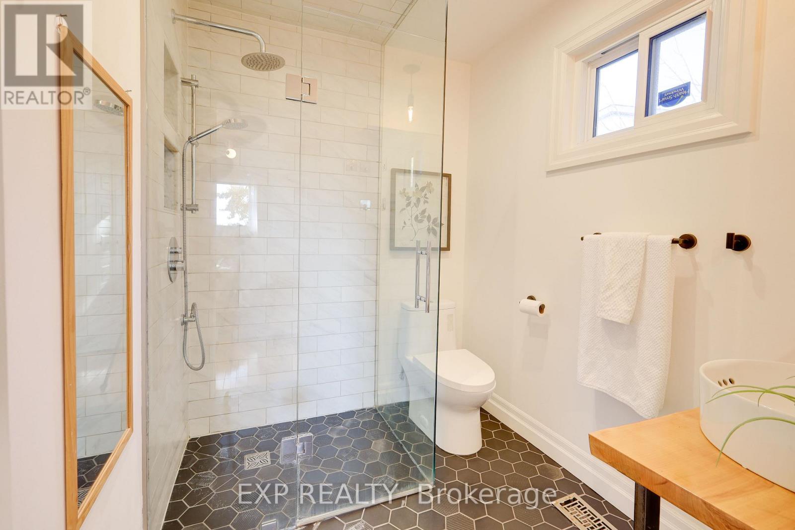 8 Renata Place, Markham, Ontario  L3R 2Y1 - Photo 18 - N12487088