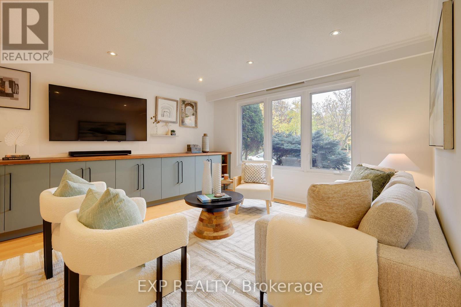 8 Renata Place, Markham, Ontario  L3R 2Y1 - Photo 5 - N12487088