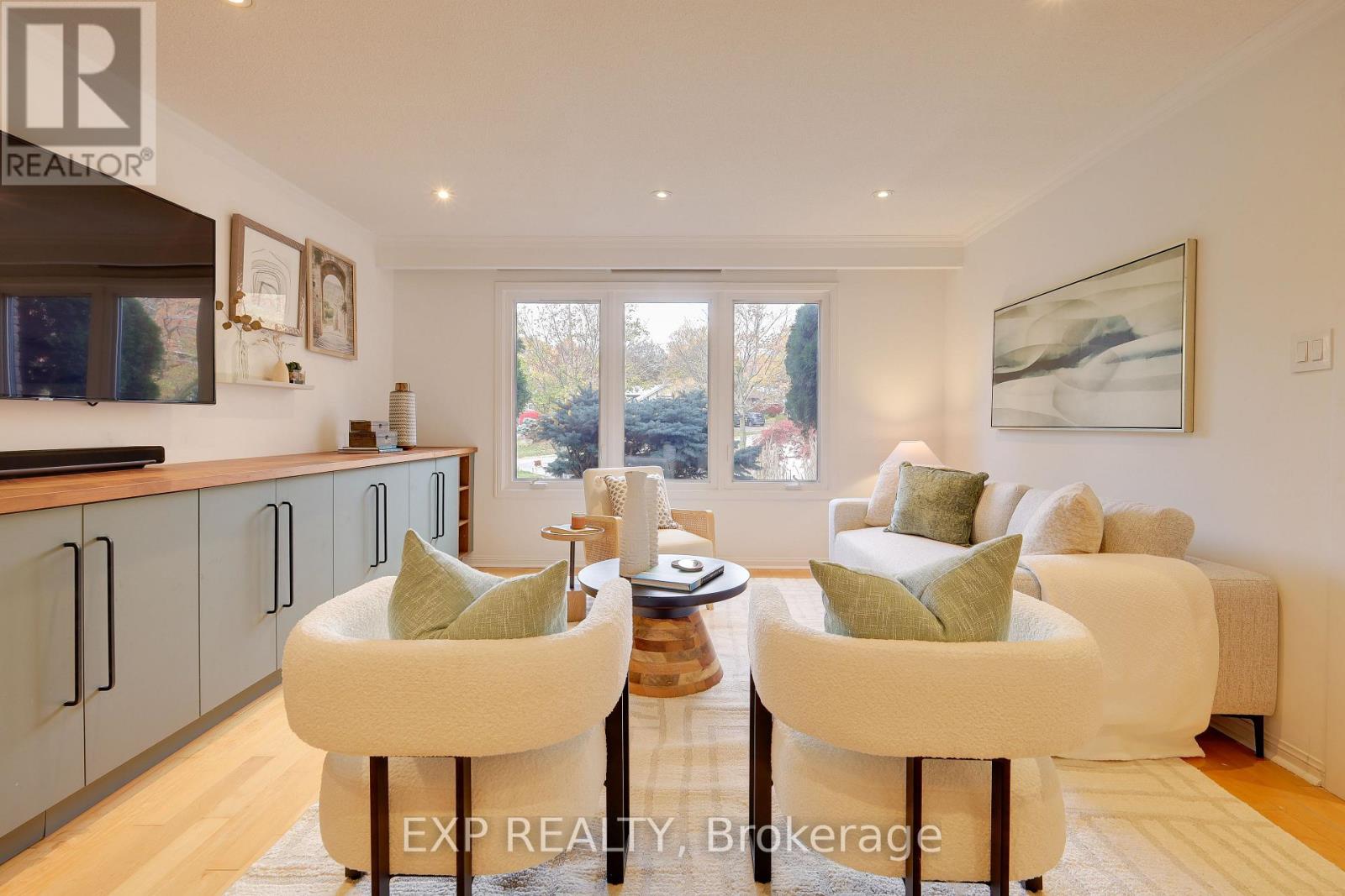 8 Renata Place, Markham, Ontario  L3R 2Y1 - Photo 6 - N12487088