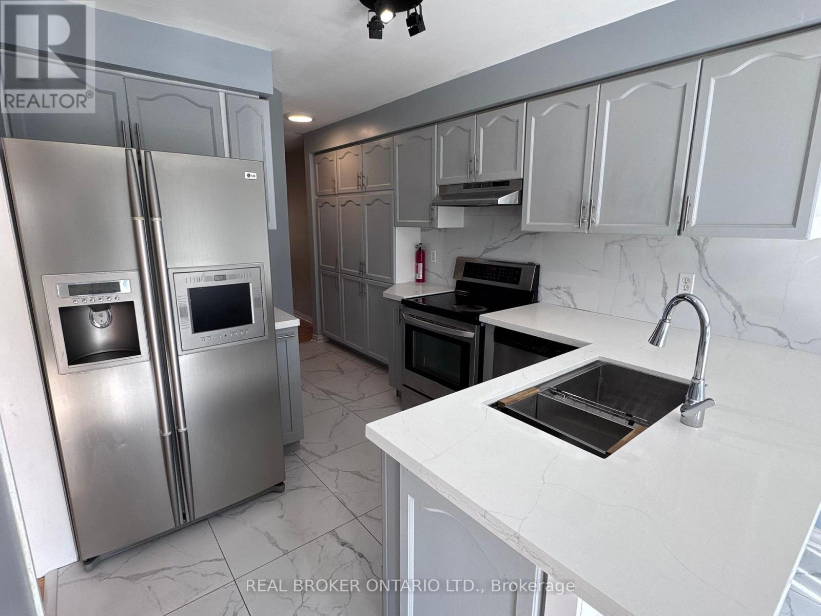Main Unit - 80 Redfinch Way, Brampton, Ontario  L7A 2B1 - Photo 6 - W12487070