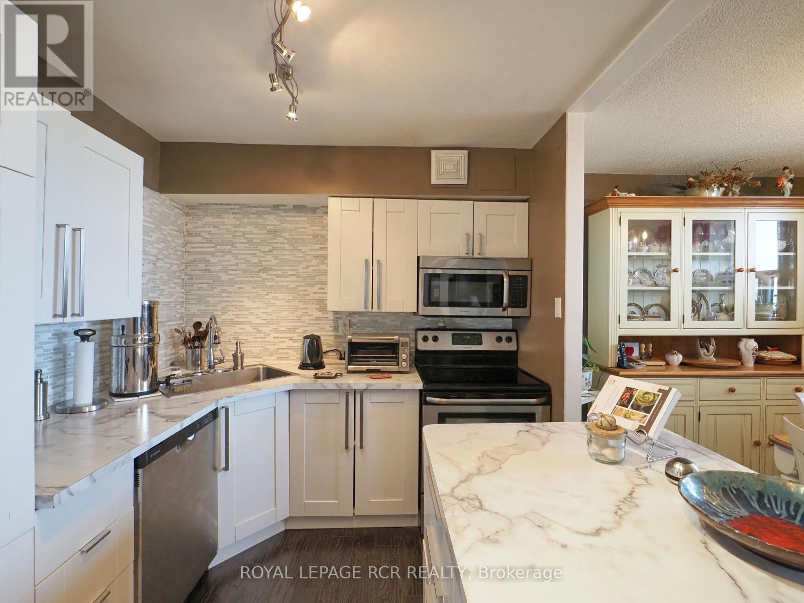 1003 - 3533 Derry Road E, Mississauga, Ontario  L4T 1B1 - Photo 4 - W12487079