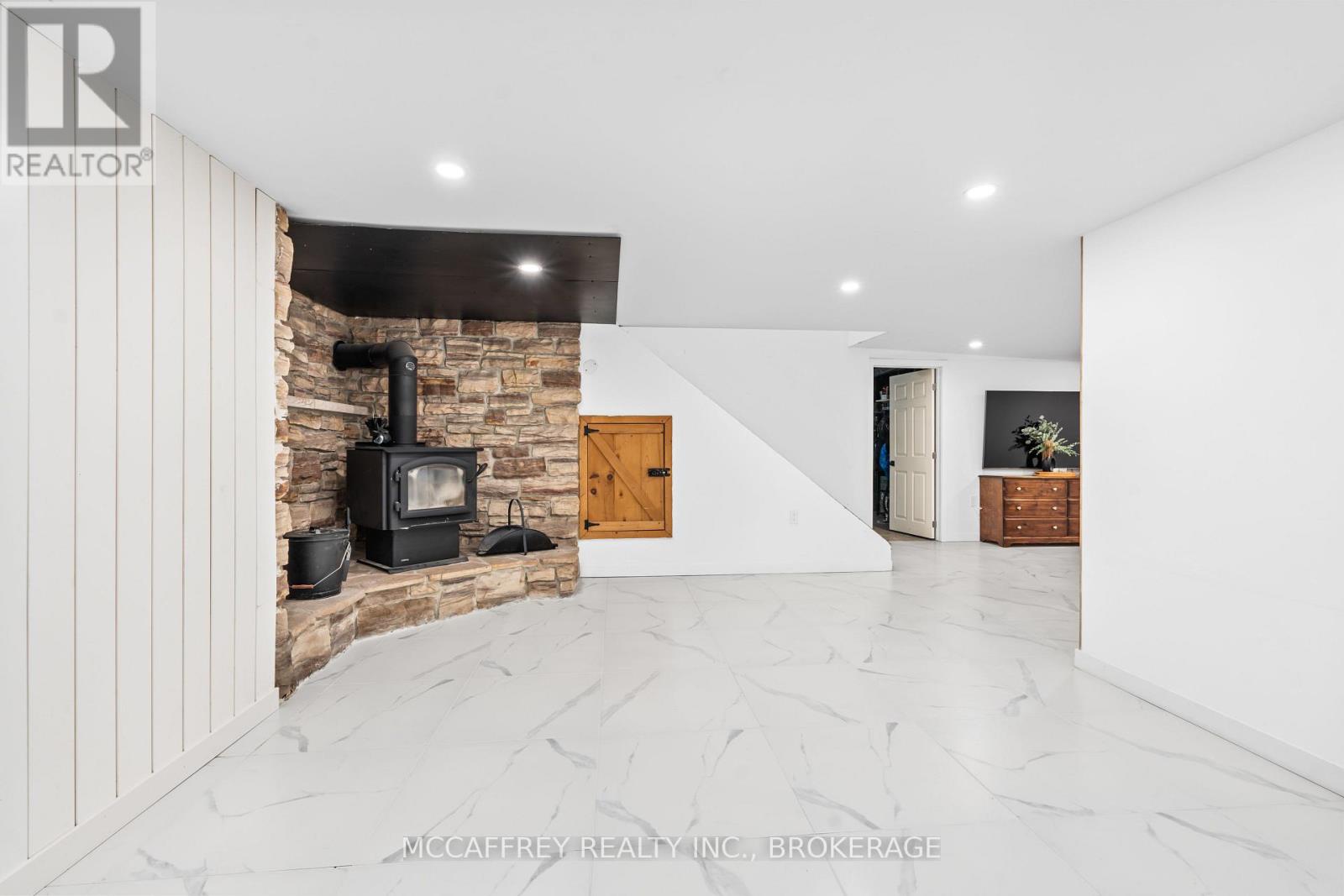 2055 Switzerville Road, Loyalist, Ontario  K7R 3K9 - Photo 31 - X12442768