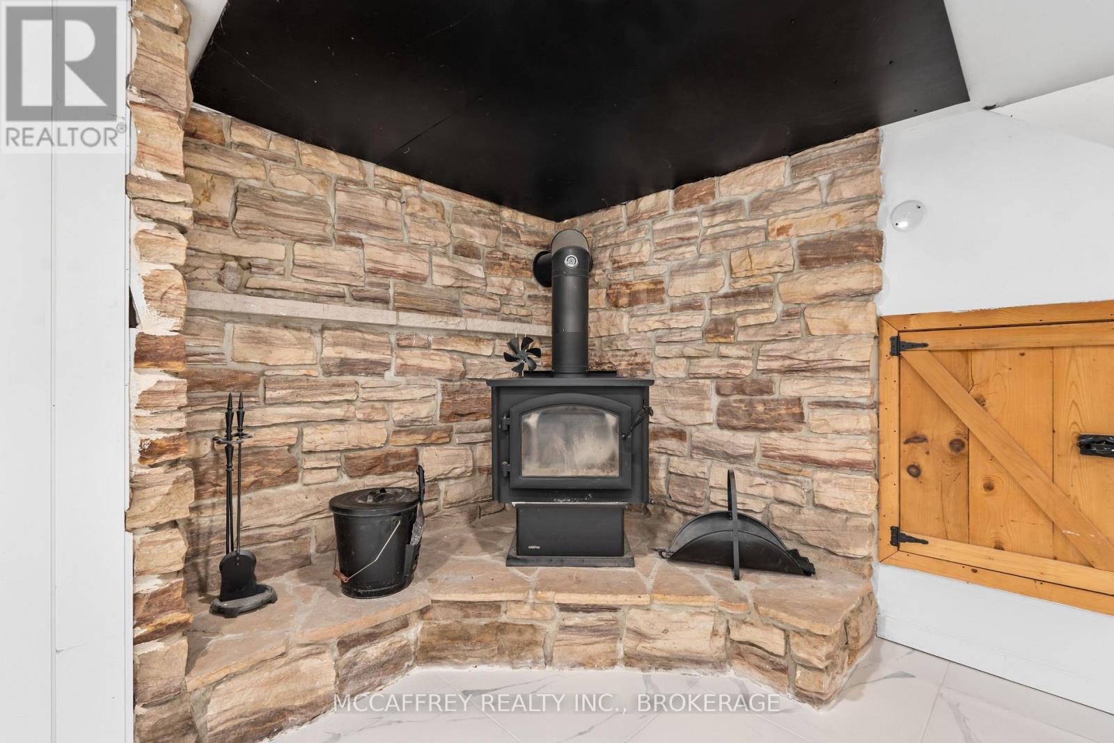 2055 Switzerville Road, Loyalist, Ontario  K7R 3K9 - Photo 32 - X12442768