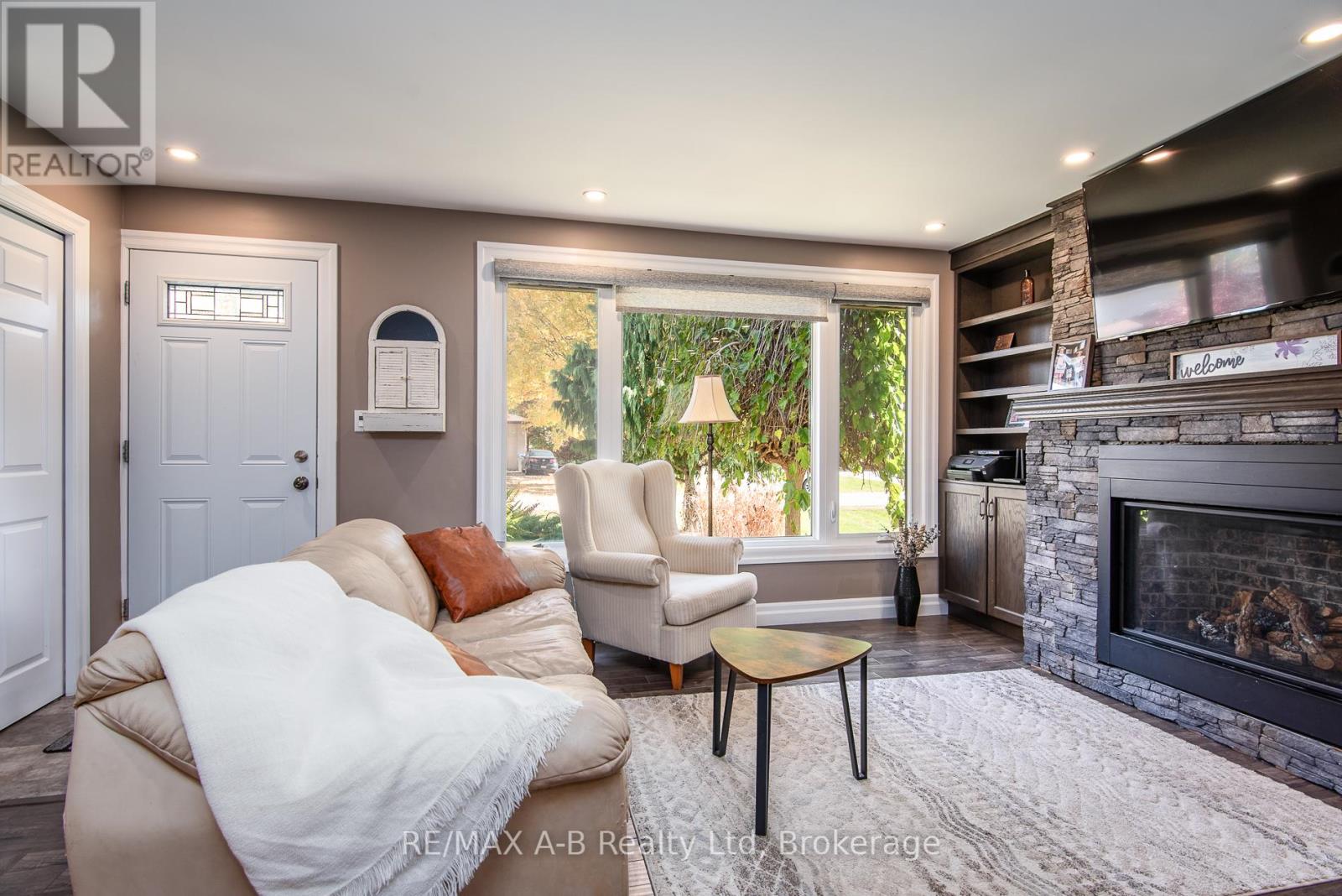 3972 Burns Street, Perth East, Ontario  N0B 2P0 - Photo 15 - X12487097