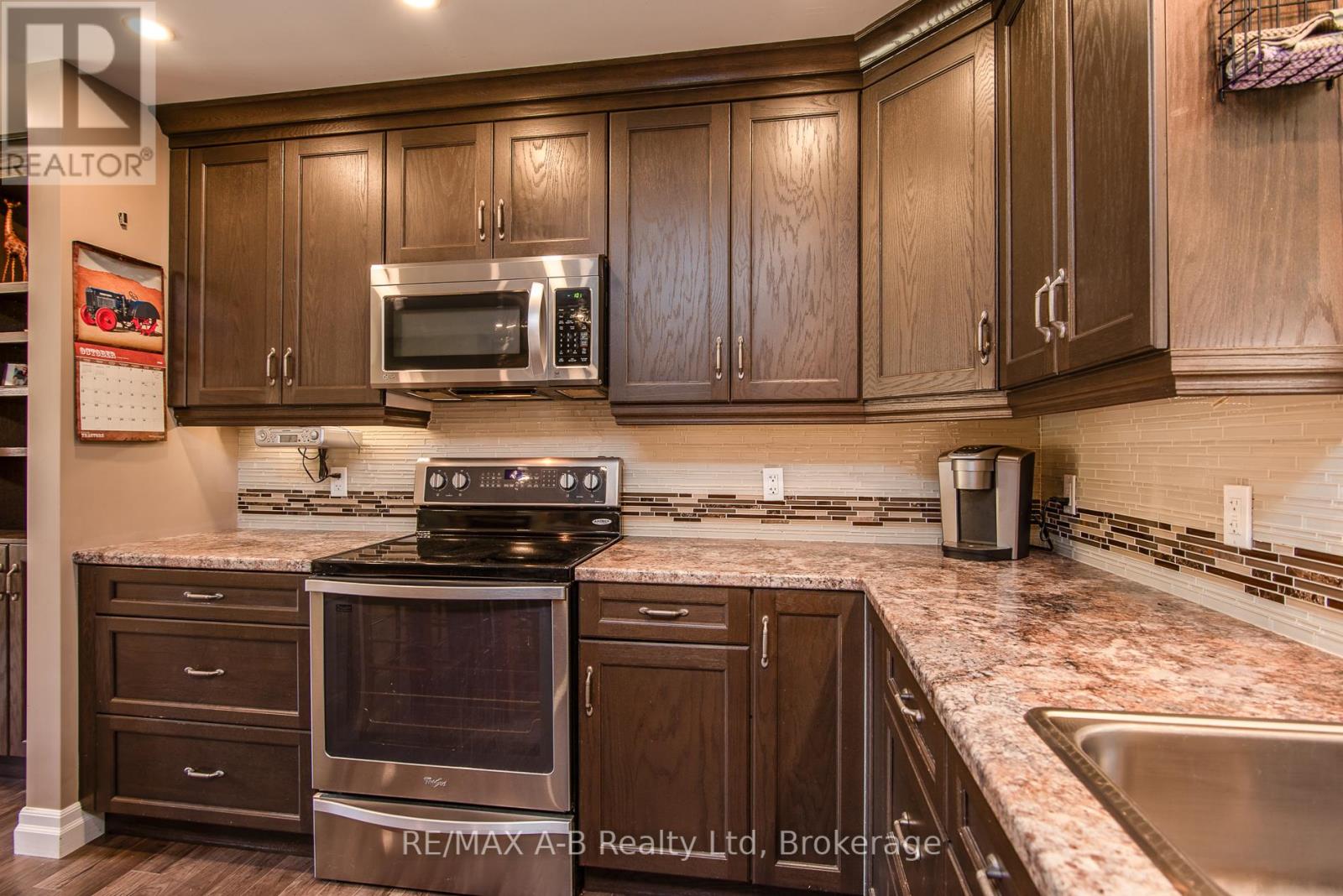 3972 Burns Street, Perth East, Ontario  N0B 2P0 - Photo 25 - X12487097