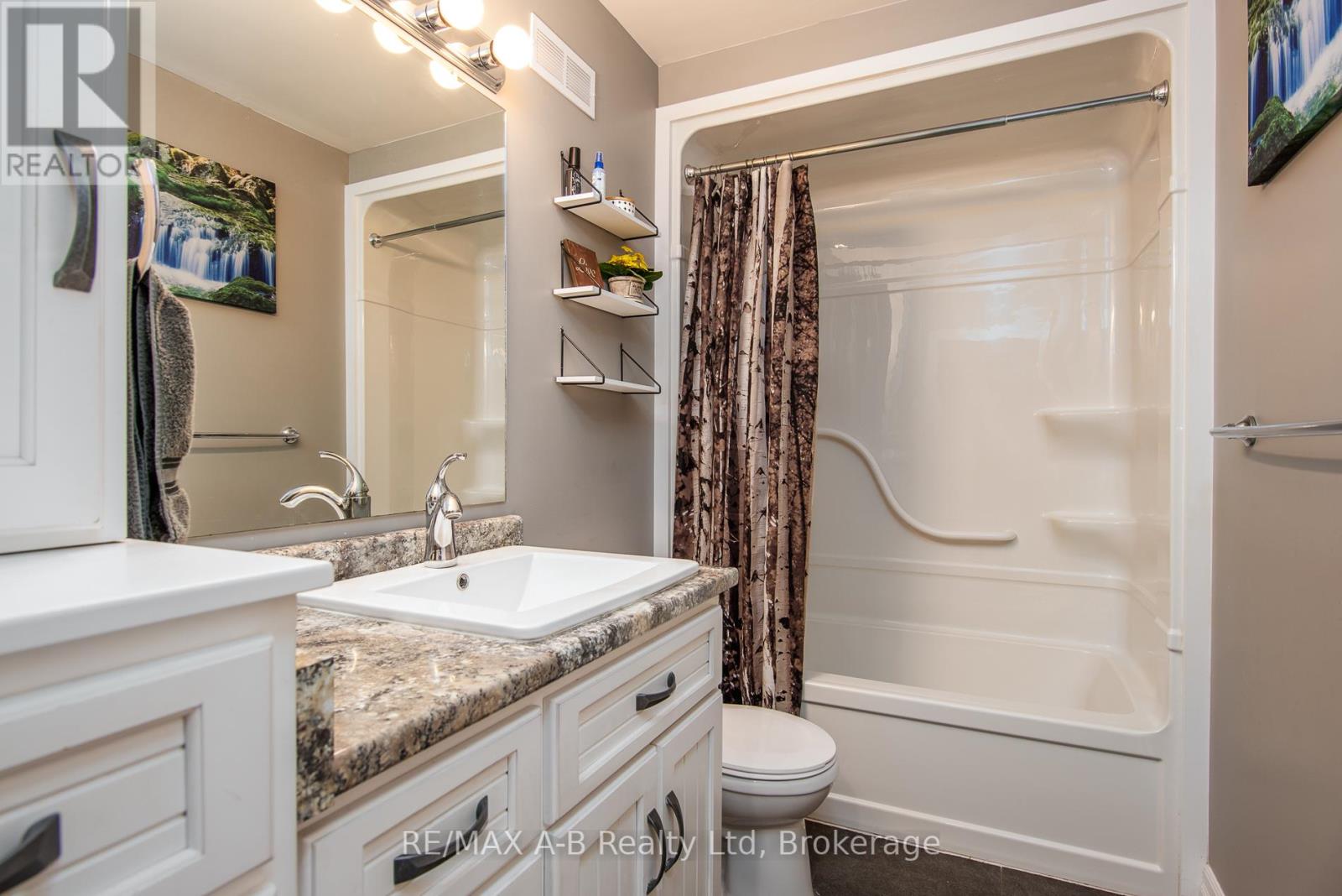 3972 Burns Street, Perth East, Ontario  N0B 2P0 - Photo 27 - X12487097