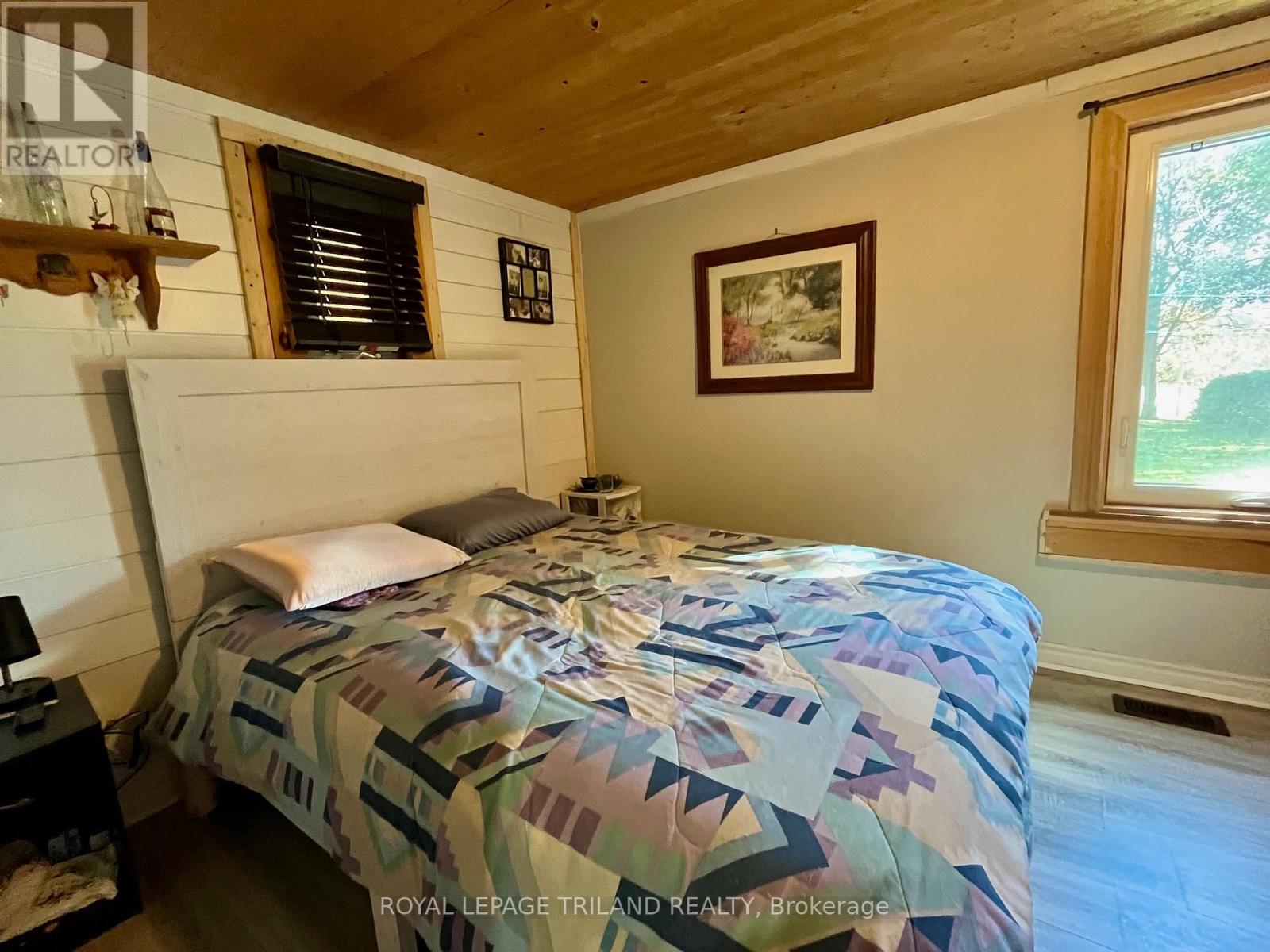 21866 Hagerty Road, Southwest Middlesex, Ontario  N0L 2N0 - Photo 10 - X12487092