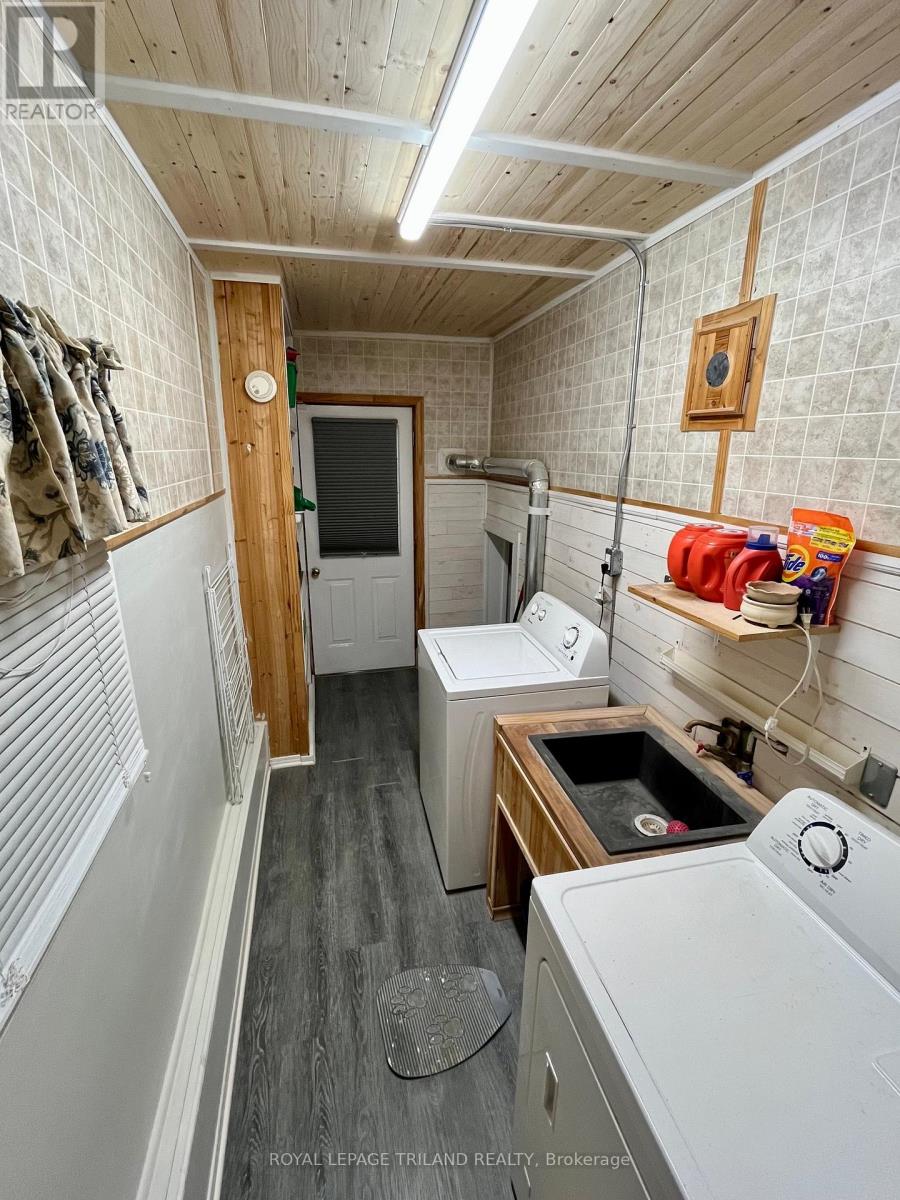 21866 Hagerty Road, Southwest Middlesex, Ontario  N0L 2N0 - Photo 15 - X12487092