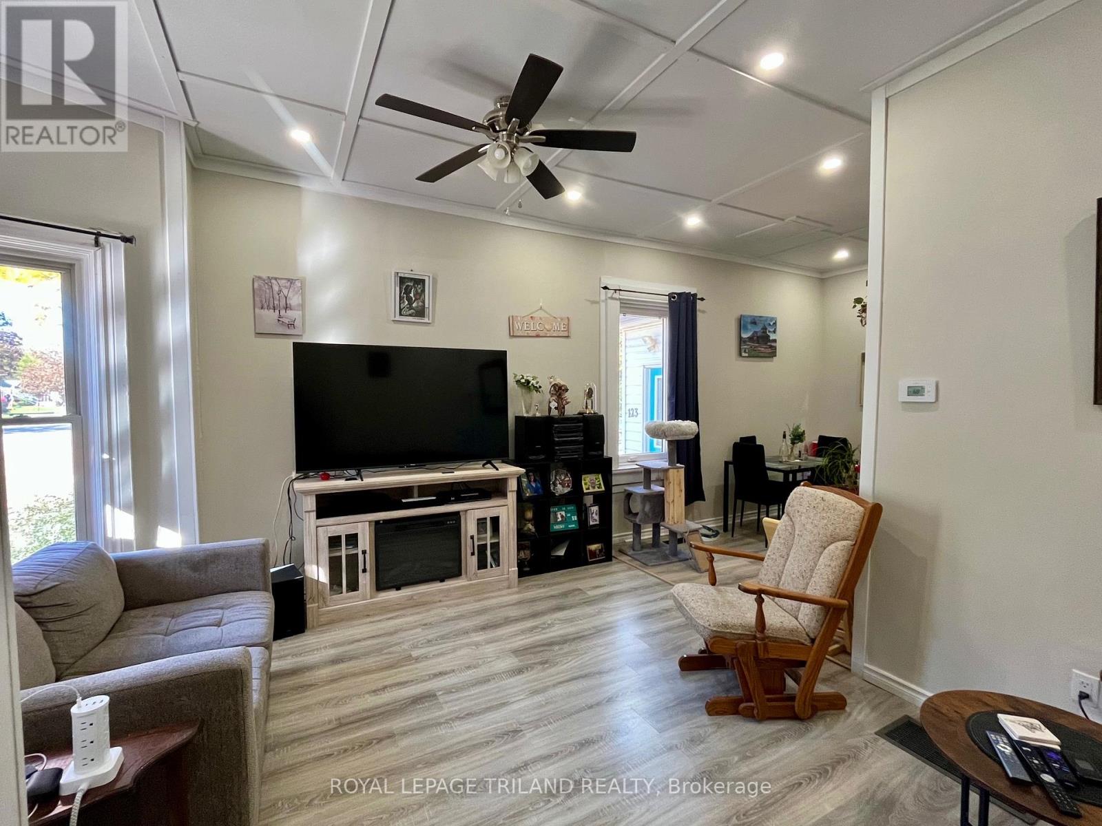 21866 Hagerty Road, Southwest Middlesex, Ontario  N0L 2N0 - Photo 16 - X12487092