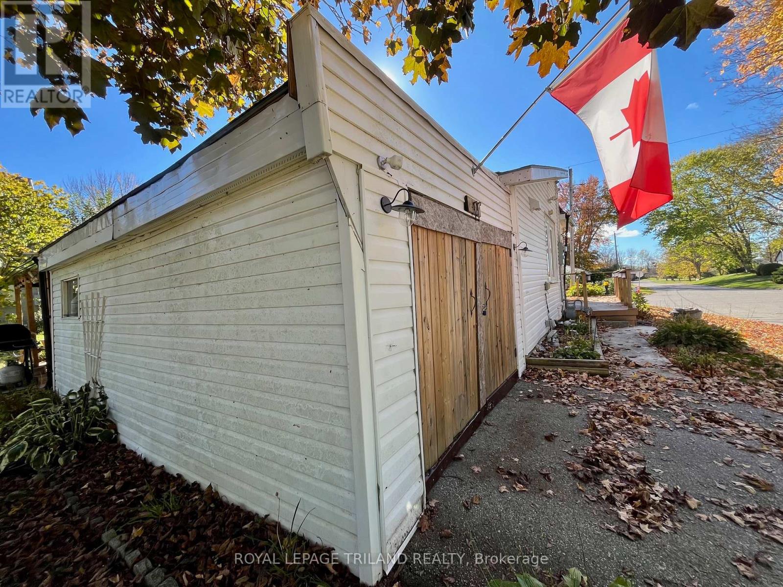 21866 Hagerty Road, Southwest Middlesex, Ontario  N0L 2N0 - Photo 22 - X12487092