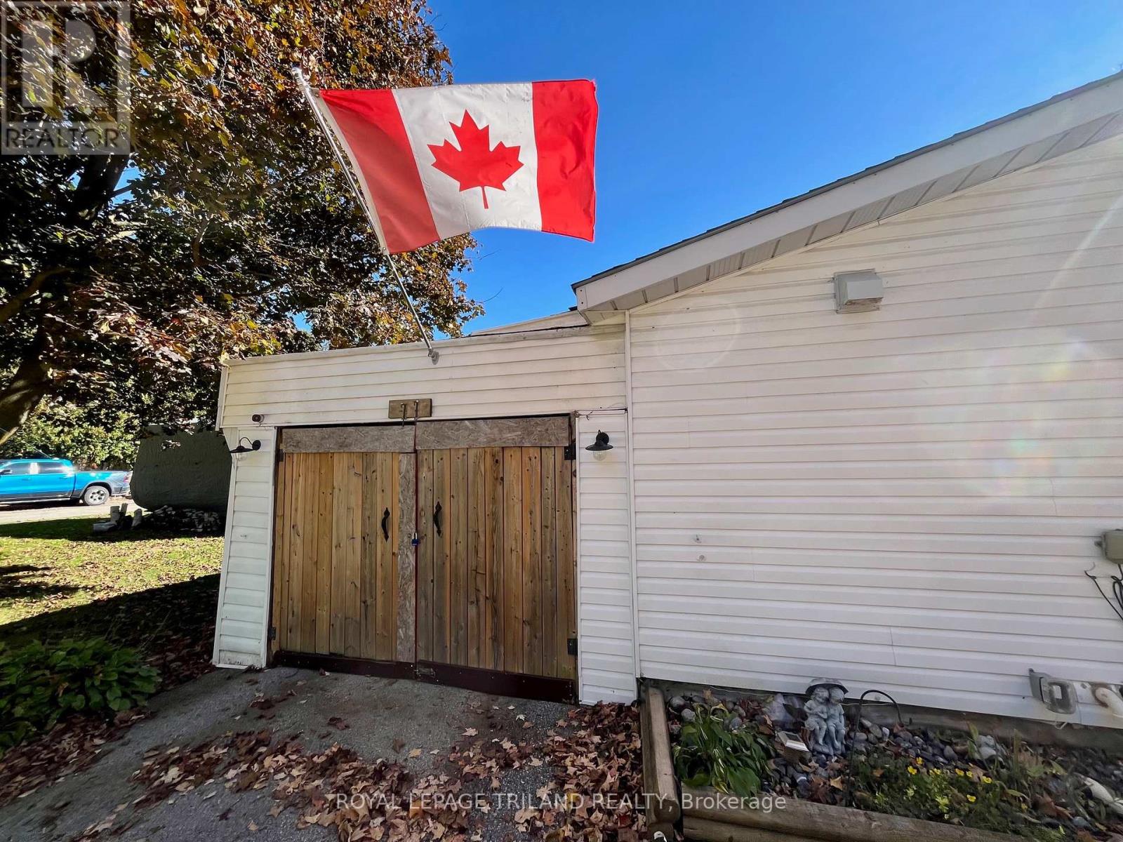 21866 Hagerty Road, Southwest Middlesex, Ontario  N0L 2N0 - Photo 23 - X12487092