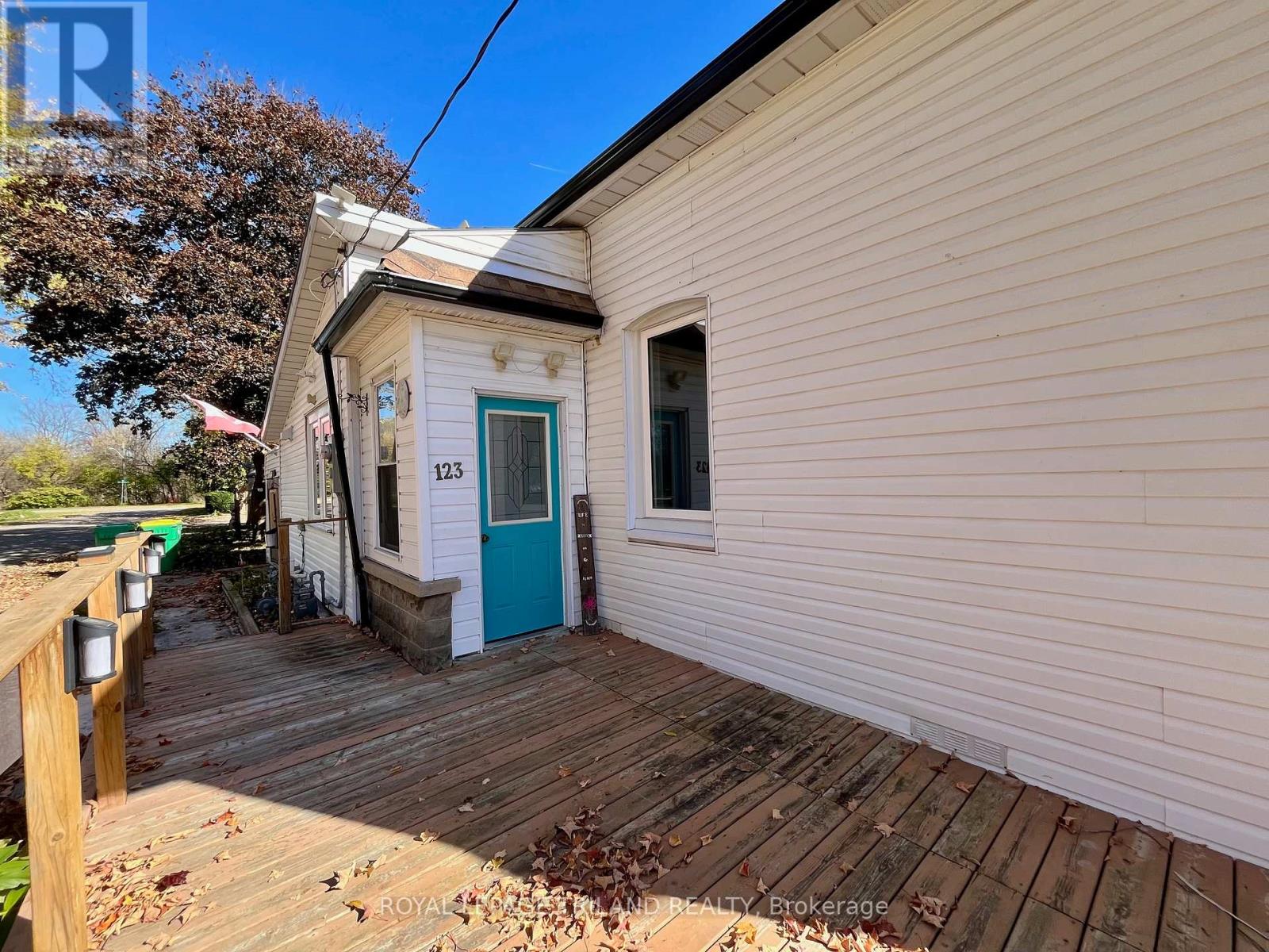 21866 Hagerty Road, Southwest Middlesex, Ontario  N0L 2N0 - Photo 25 - X12487092