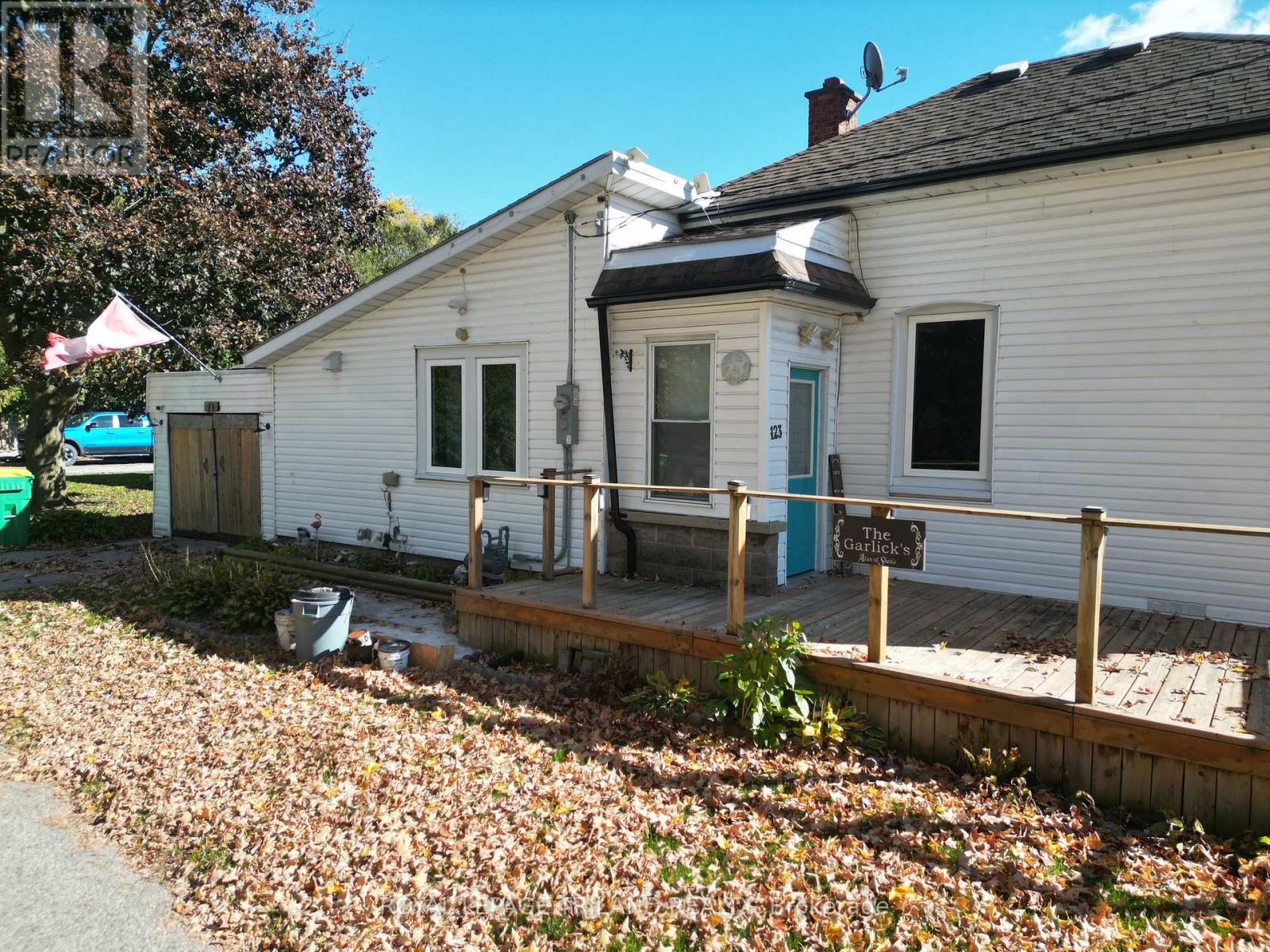 21866 Hagerty Road, Southwest Middlesex, Ontario  N0L 2N0 - Photo 3 - X12487092