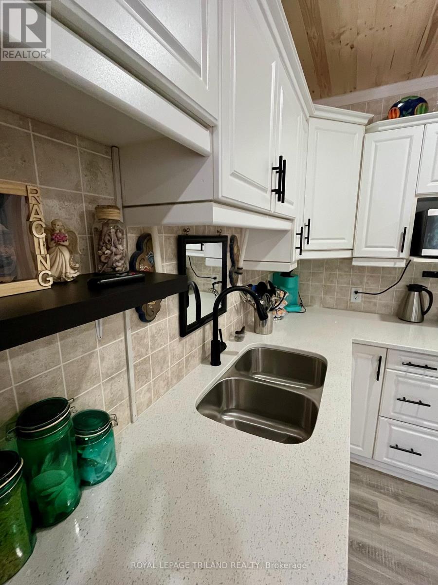 21866 Hagerty Road, Southwest Middlesex, Ontario  N0L 2N0 - Photo 6 - X12487092