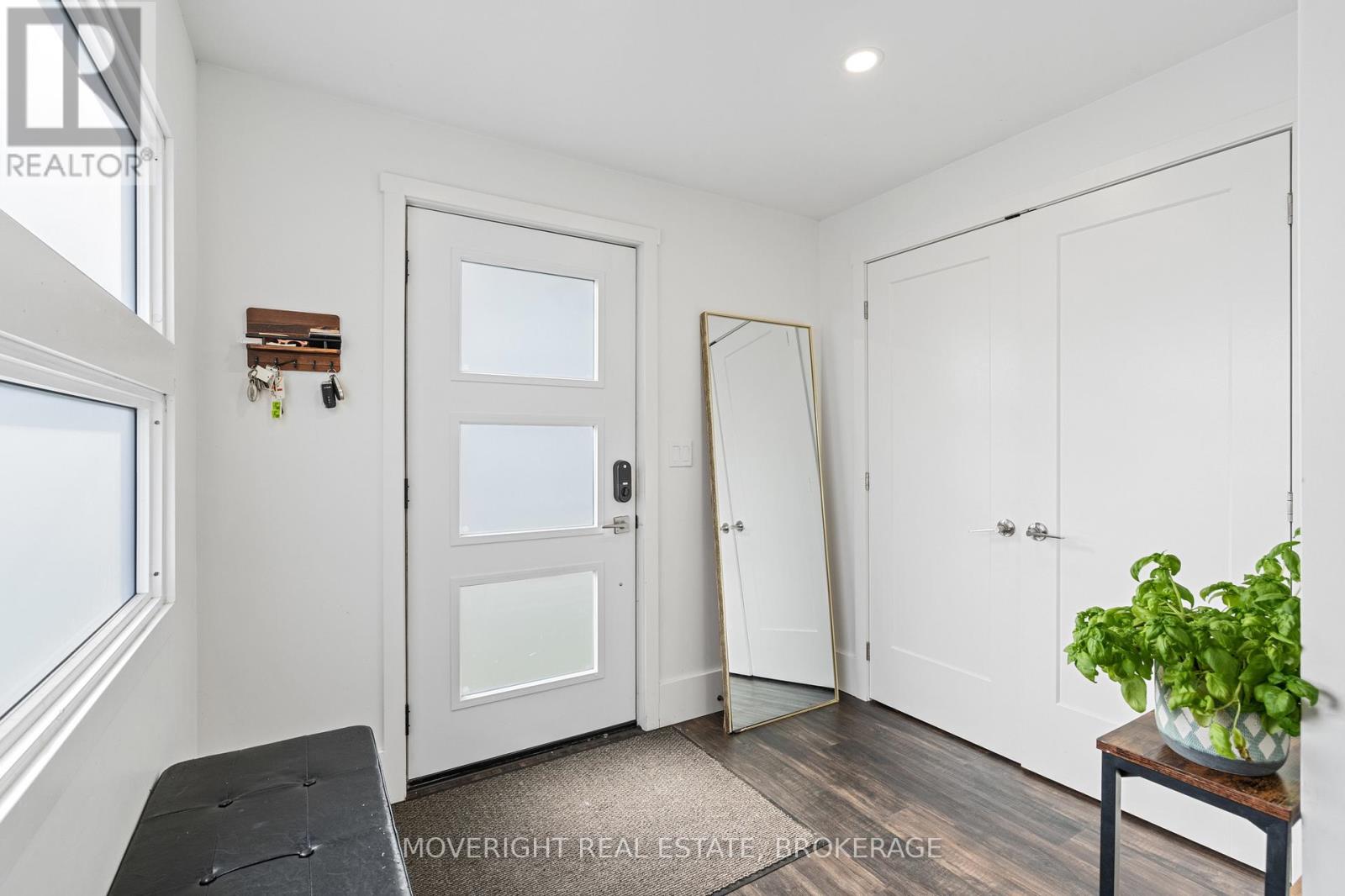 331 Fielden Avenue, Port Colborne (Sugarloaf), Ontario  L3K 4T8 - Photo 6 - X12487099