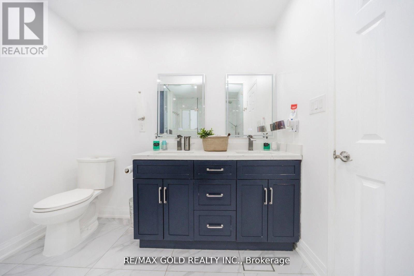 36 Roxton Crescent N, Brampton, Ontario  L7A 2A9 - Photo 16 - W12475106