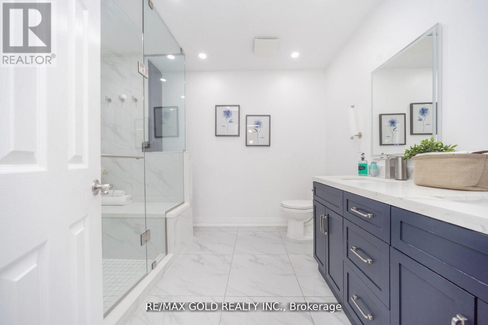 36 Roxton Crescent N, Brampton, Ontario  L7A 2A9 - Photo 17 - W12475106