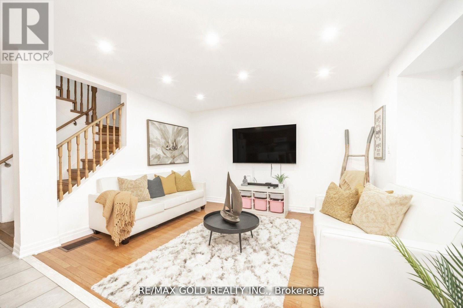 36 Roxton Crescent N, Brampton, Ontario  L7A 2A9 - Photo 2 - W12475106