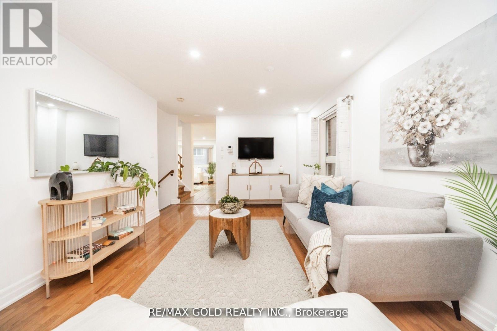 36 Roxton Crescent N, Brampton, Ontario  L7A 2A9 - Photo 4 - W12475106