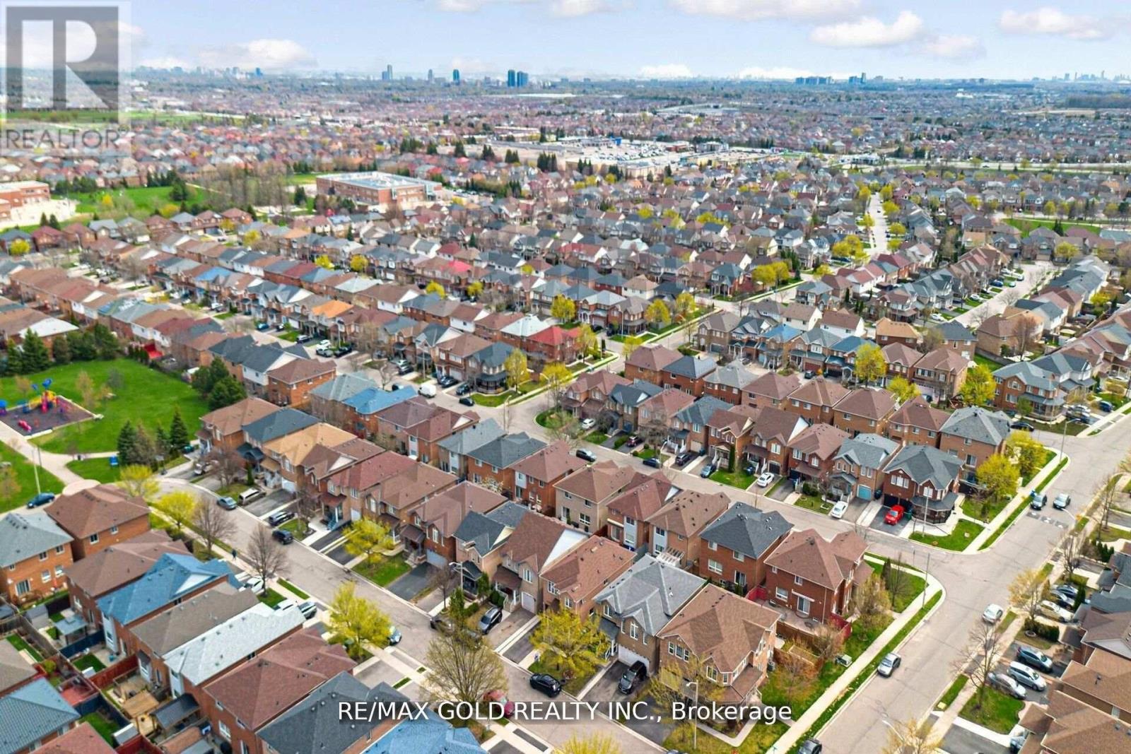 36 Roxton Crescent N, Brampton, Ontario  L7A 2A9 - Photo 22 - W12475106