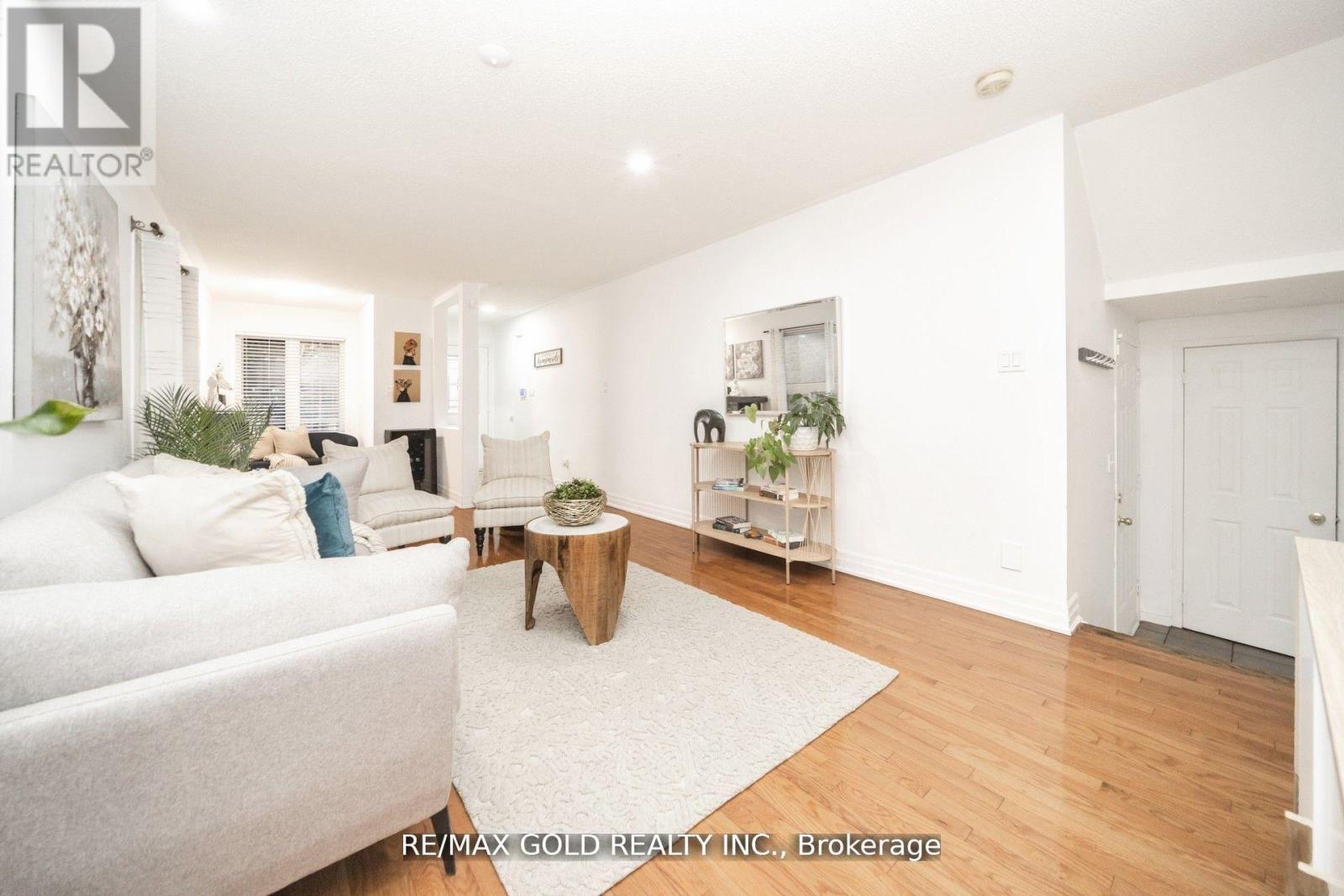 36 Roxton Crescent N, Brampton, Ontario  L7A 2A9 - Photo 5 - W12475106