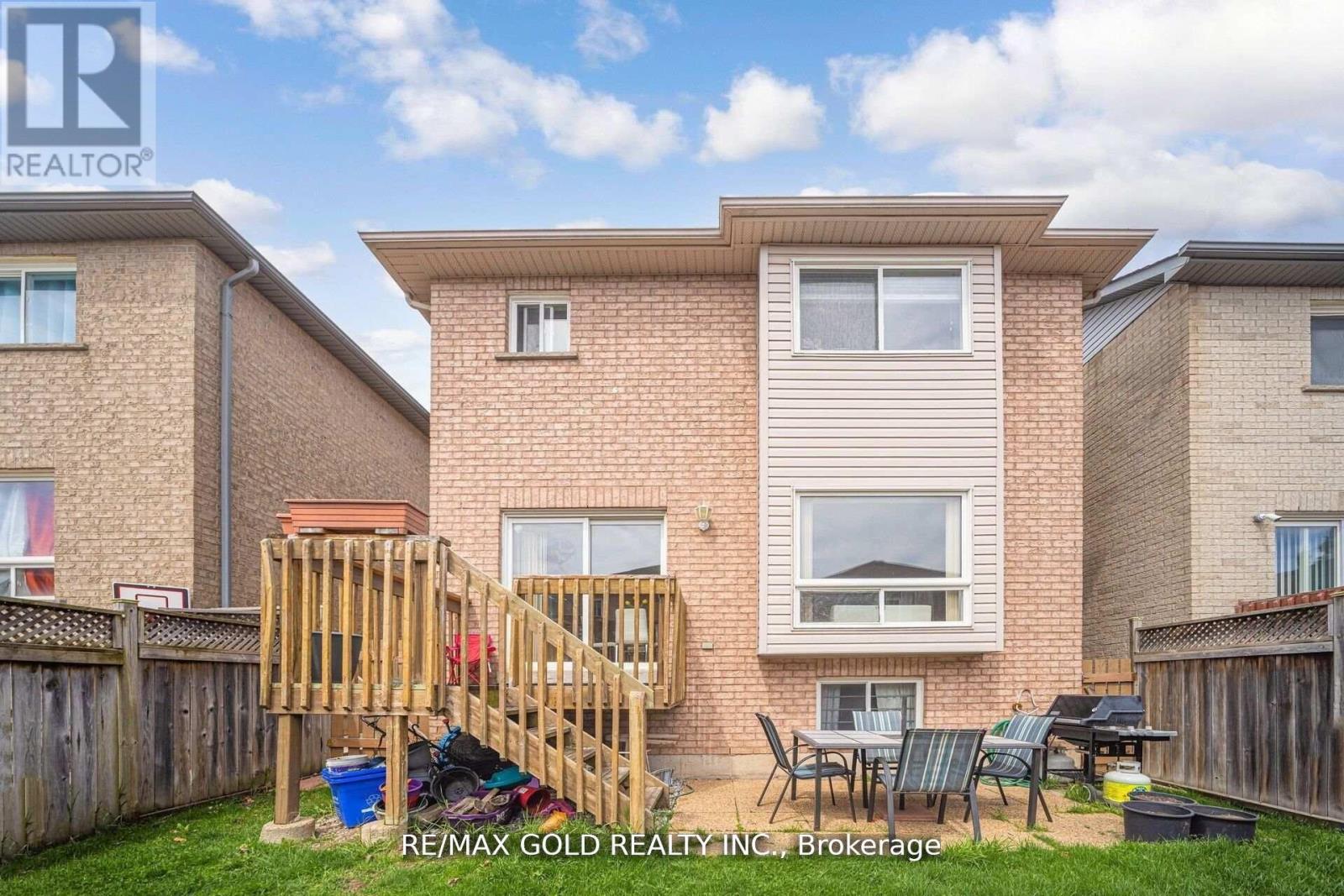 36 Roxton Crescent N, Brampton, Ontario  L7A 2A9 - Photo 24 - W12475106