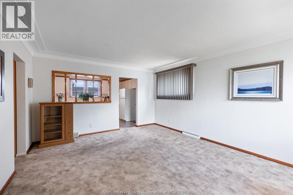 955 Scofield, Windsor, Ontario  N9G 1L6 - Photo 2 - 25027310