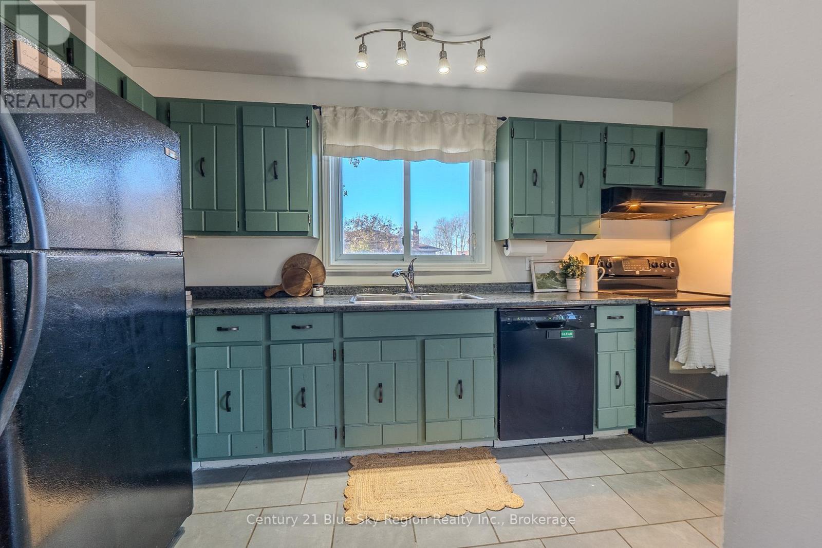 23 Lovell Avenue, North Bay (Ferris), Ontario  P1A 3R7 - Photo 15 - X12487149