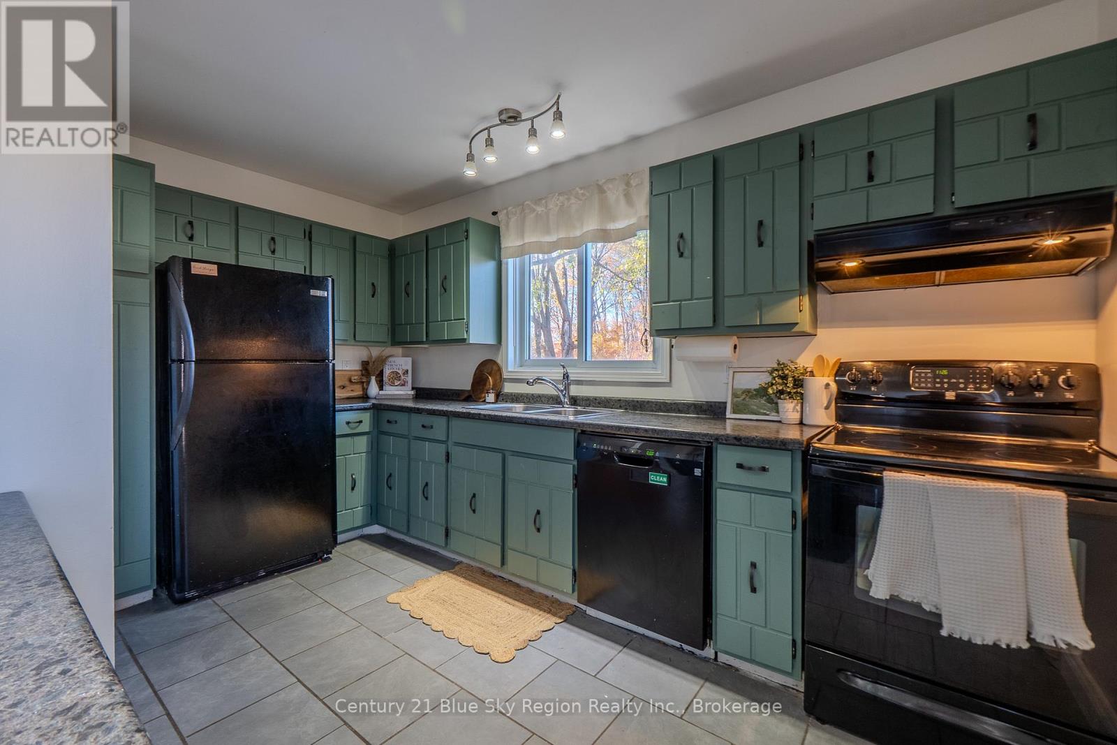 23 Lovell Avenue, North Bay (Ferris), Ontario  P1A 3R7 - Photo 17 - X12487149